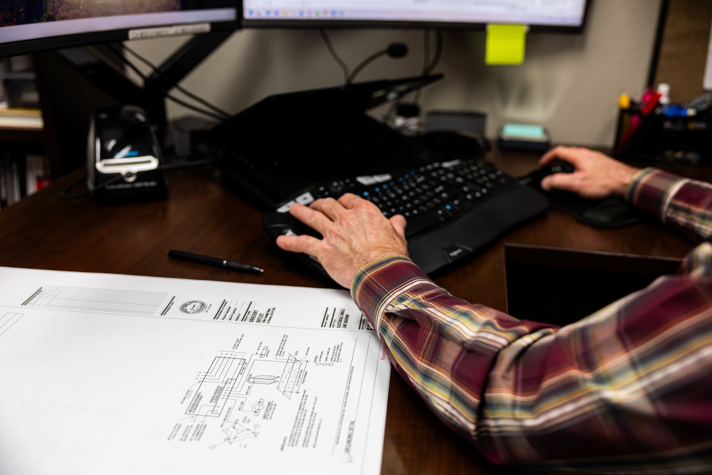 Corporate photo work of person working at the desk
