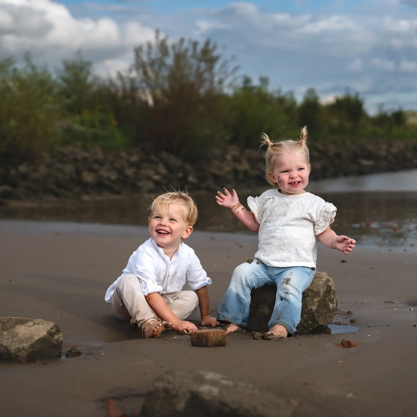 Wat vliegt de tijd toch. 1.5 jaar geleden alweer, dat ik deze schatjes mocht fotograferen ❤️. En komende maand zien we elkaar weer.

Heerlijk dabberen, spelen, rennen en vooral genieten ❤️.

Dit is misschien wel het mooiste aan mijn werk - een gezin 