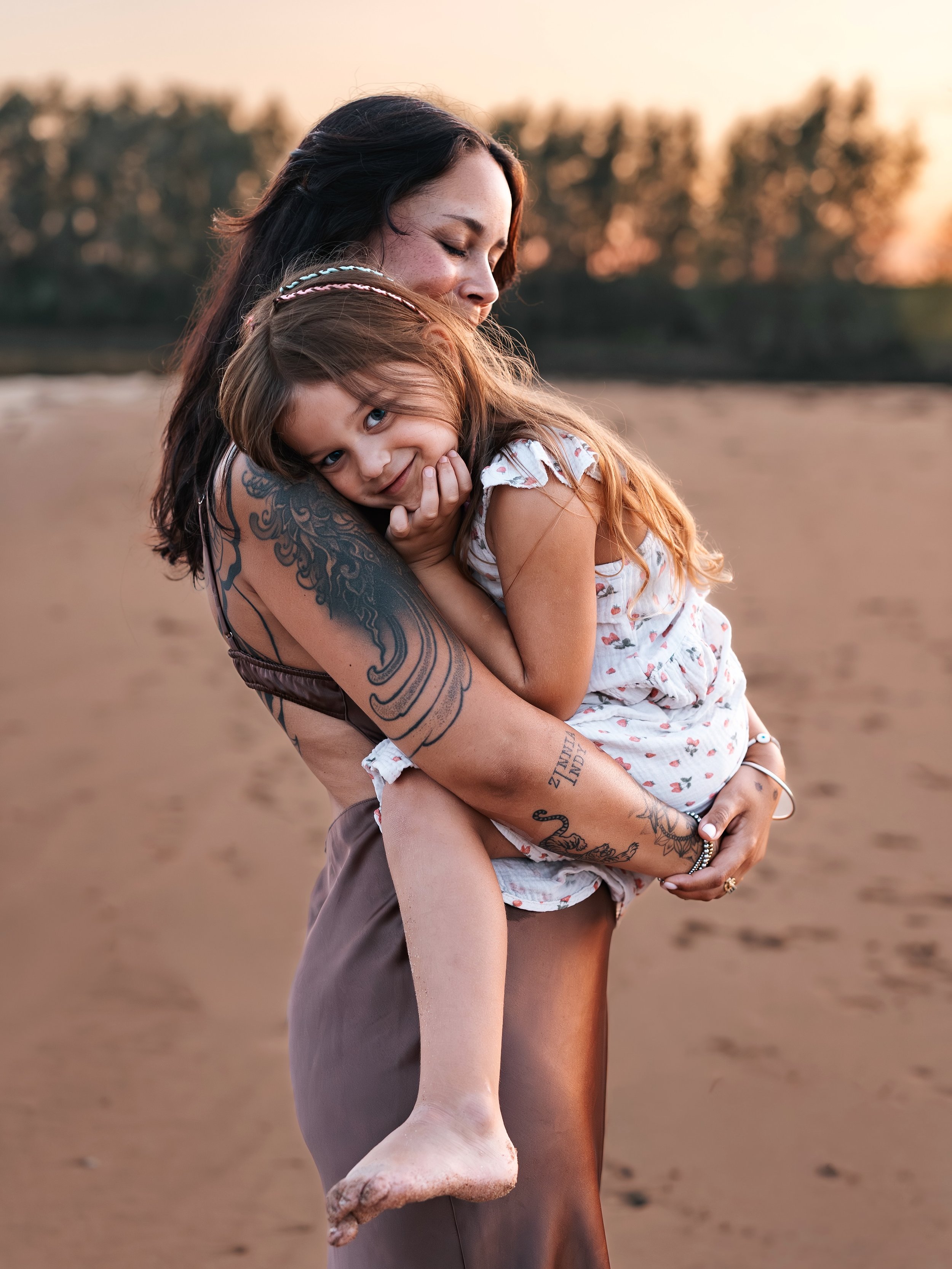 𝐀𝐥𝐬 𝐣𝐨𝐮𝐰 𝐤𝐢𝐧𝐝 (𝐡𝐨𝐨𝐠)𝐬𝐞𝐧𝐬𝐢𝐭𝐢𝐞𝐟 𝐢𝐬, 𝐢𝐬 𝐞𝐞𝐧 𝐟𝐨𝐭𝐨𝐬𝐡𝐨𝐨𝐭 𝐧𝐢𝐞𝐭 𝐳𝐨 𝐯𝐚𝐧𝐳𝐞𝐥𝐟𝐬𝐩𝐫𝐞𝐤𝐞𝐧𝐝.

Want je weet: een onbekend gezicht met een grote camera.. dat levert alleen maar stress op.

En ik ben het helem