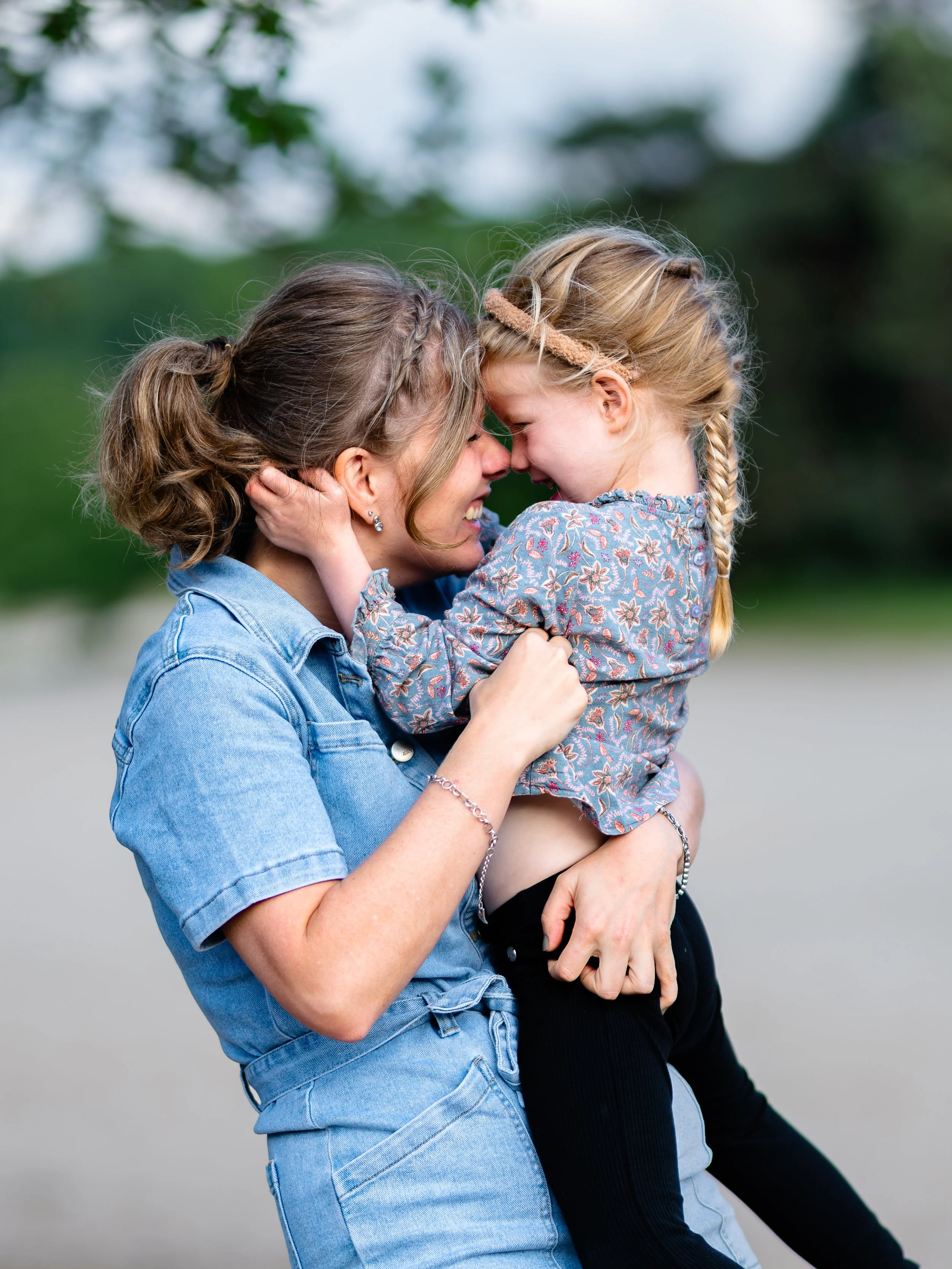 hoogsensitief kind speelt buiten ongedwongen kinderfotograaf Almere