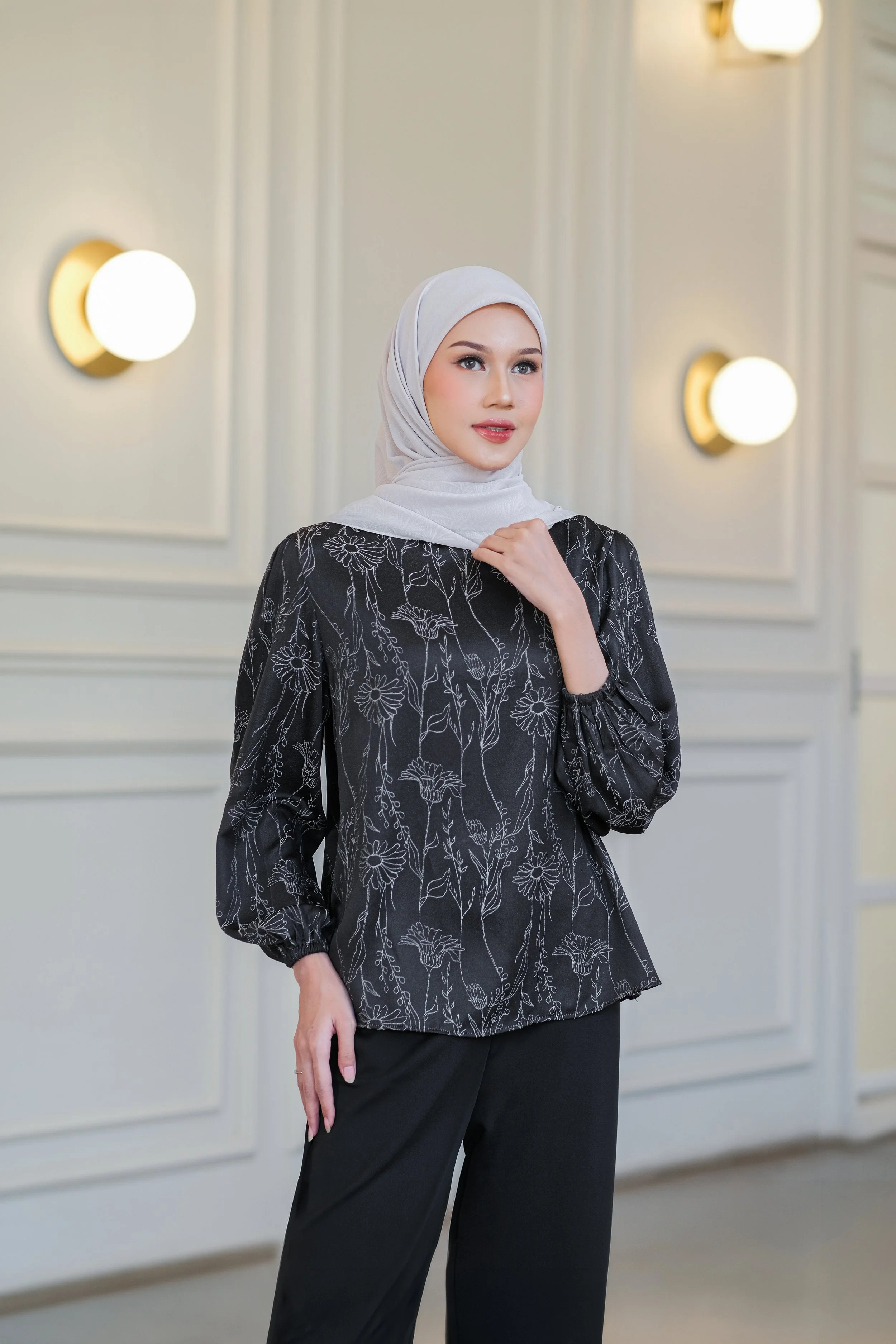 Inspirasi Mix and Match: Satu Blouse, Lima Gaya untuk Berbagai Aktivitas Muslimah