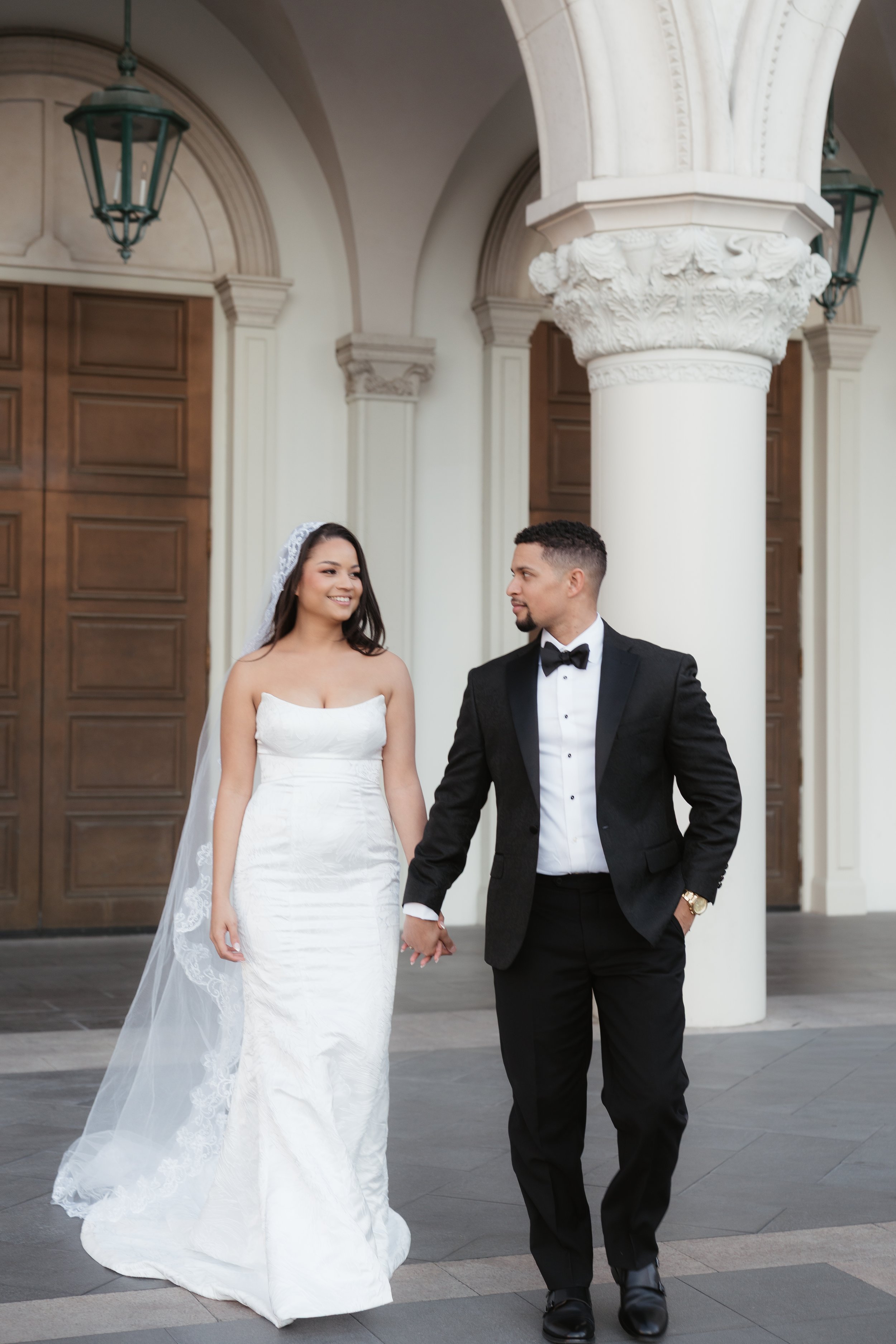 the-venetian-engagement-photos-romantic-las-vegas.jpg