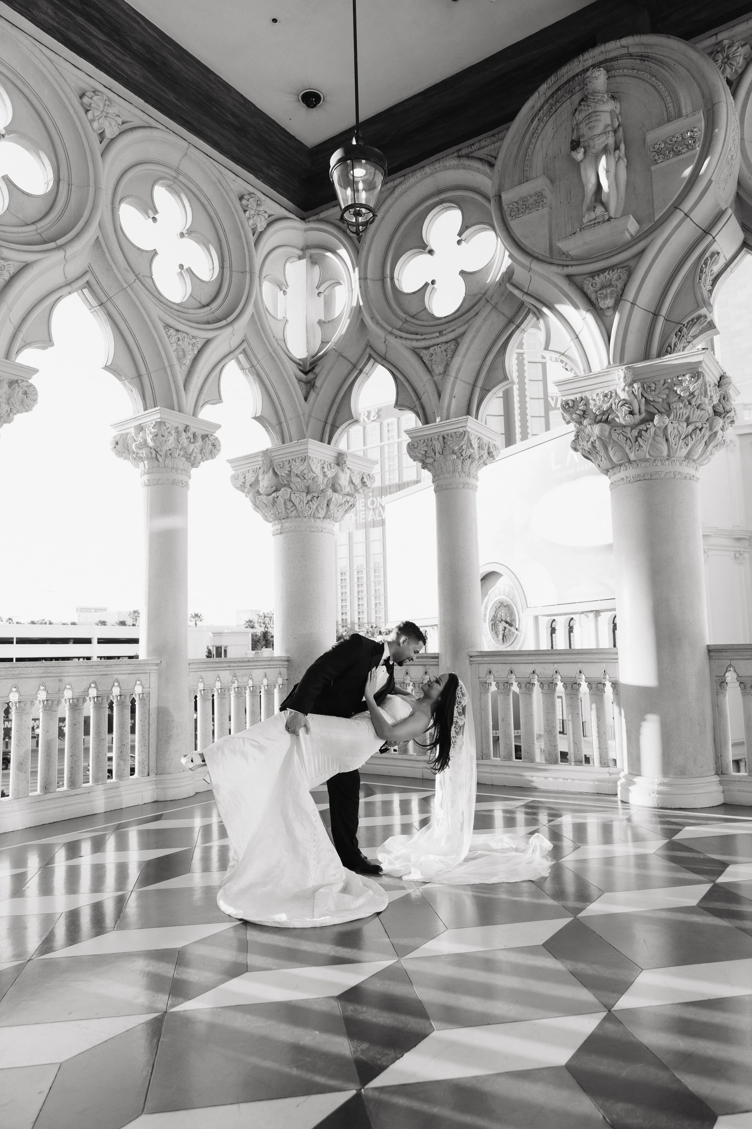 the-venetian-las-vegas-soft-light-engagement-photos.jpg