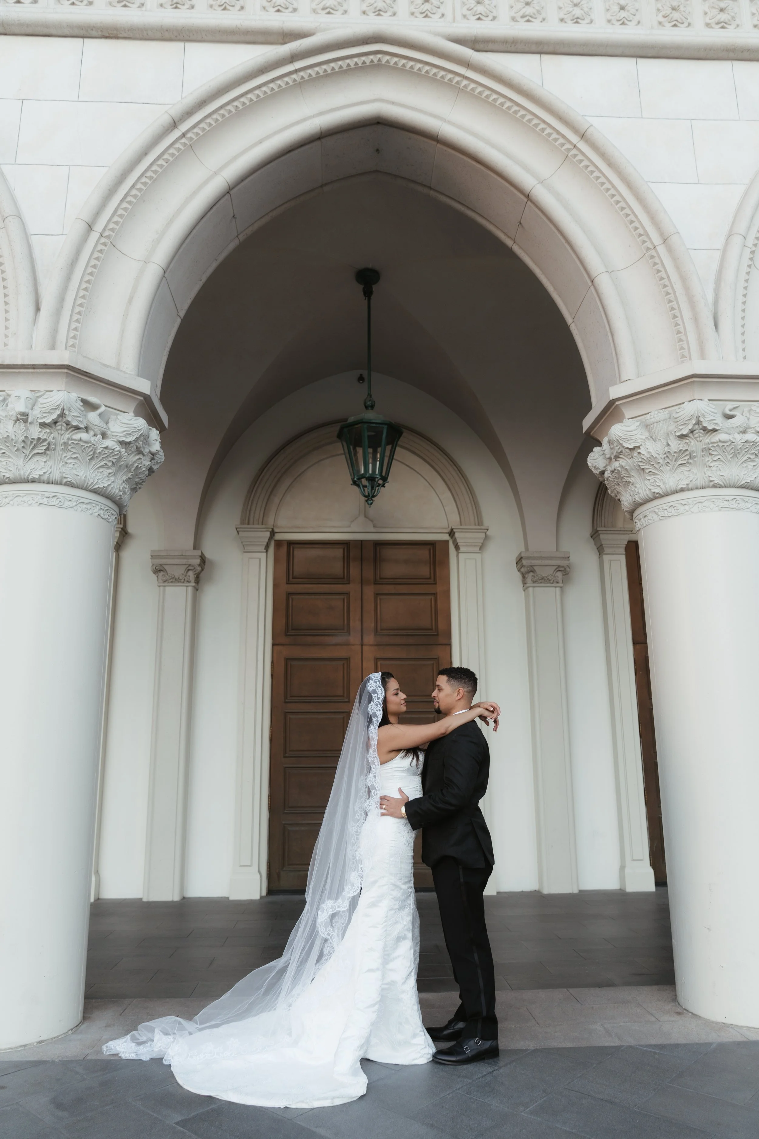 the-venetian-wedding-portraits-las-vegas-architecture.jpg
