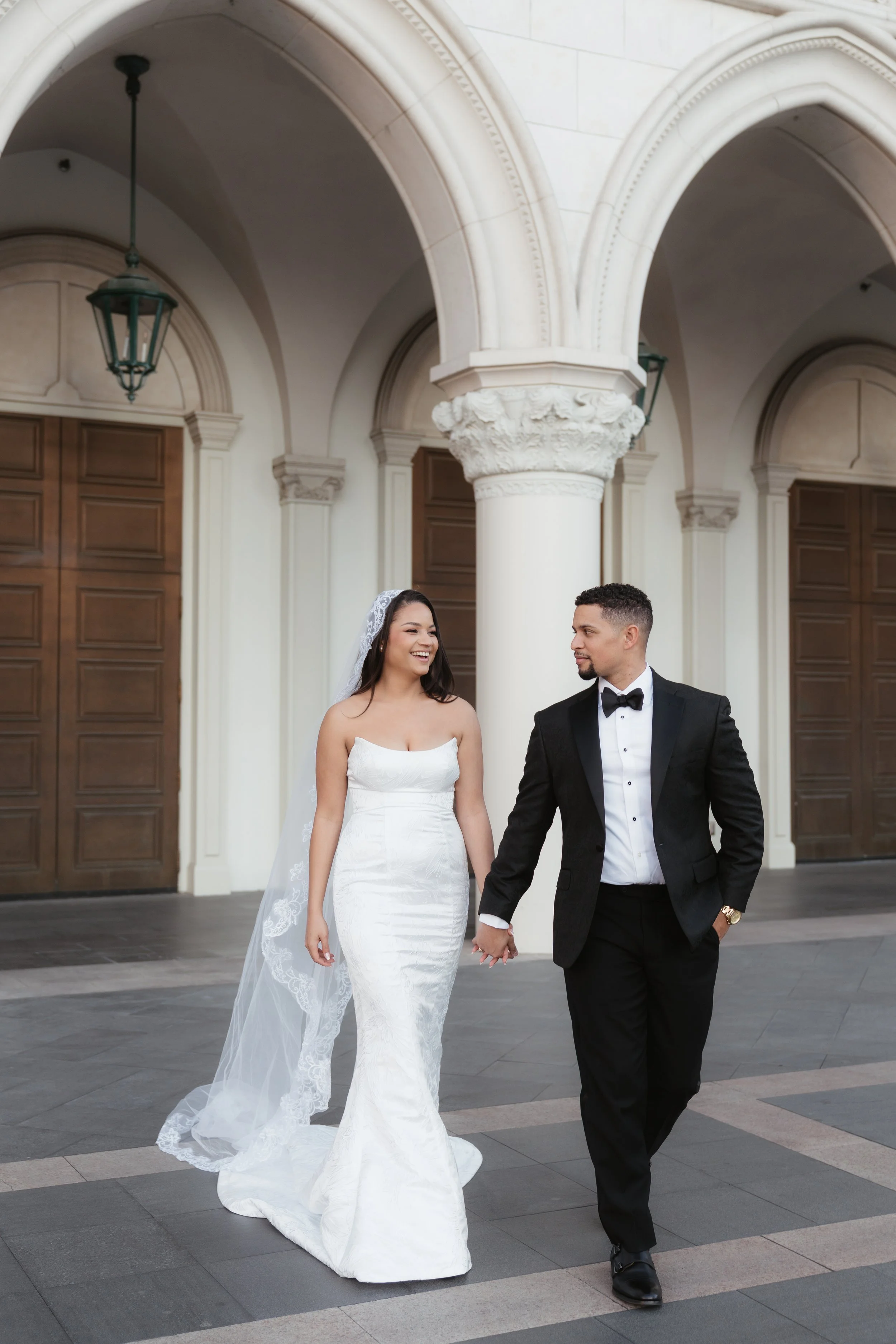 venetian-las-vegas-bride-and-groom-portraits.jpg