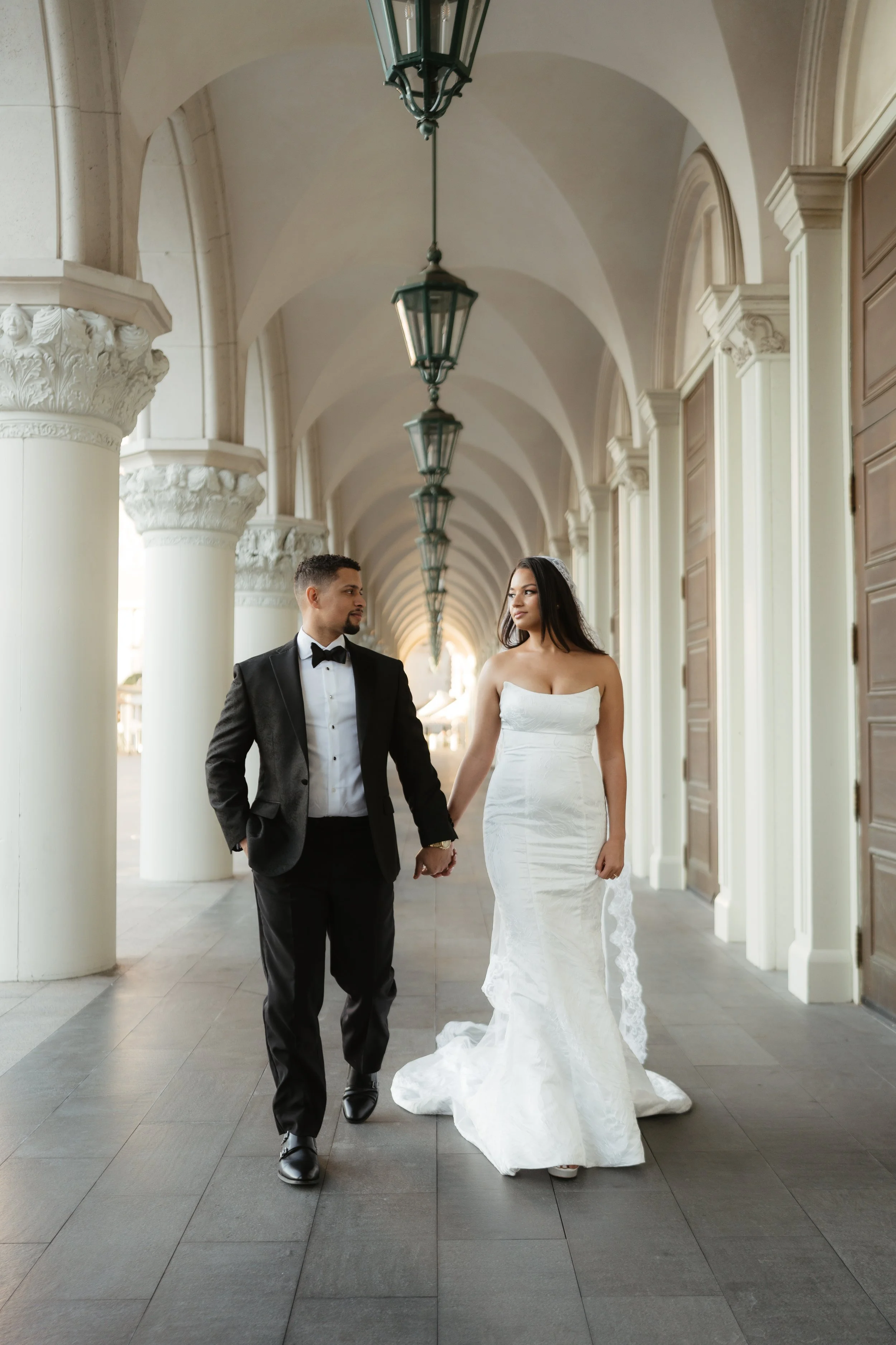 venetian-las-vegas-elopement-photographer-couple.jpg