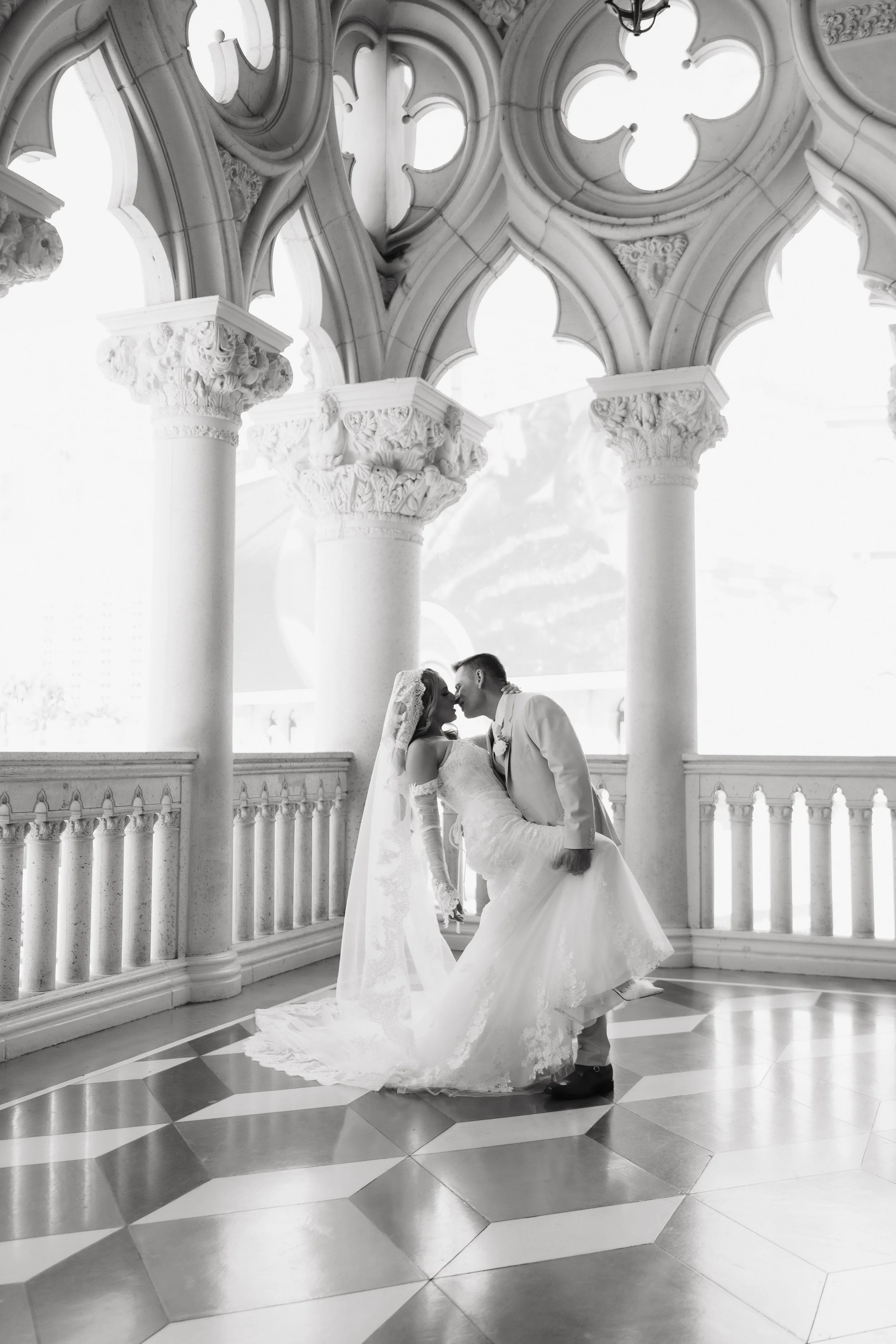 best-las-vegas-strip-locations-for-wedding-photos.jpg