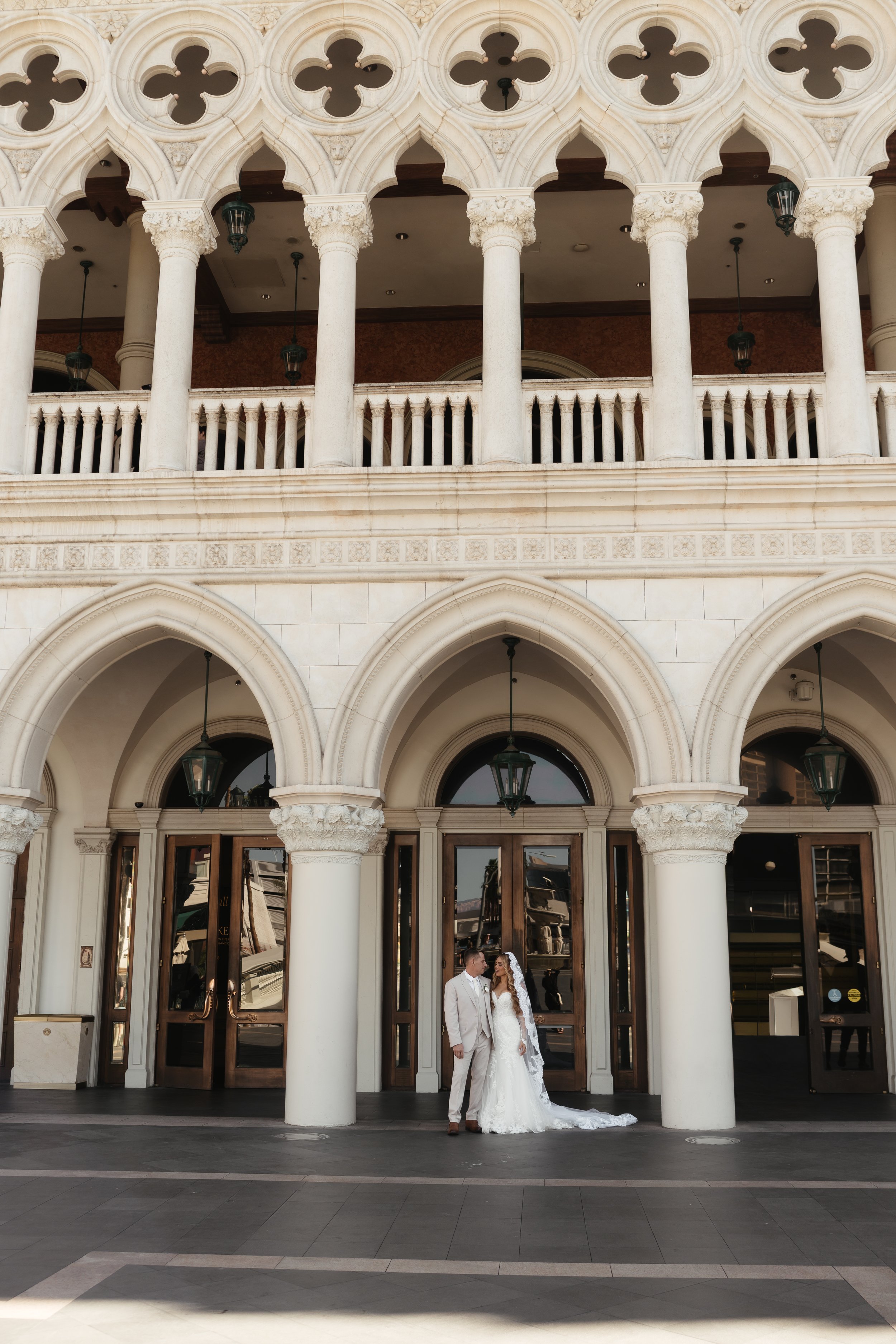documentary-style-wedding-photos-at-the-venetian.jpg
