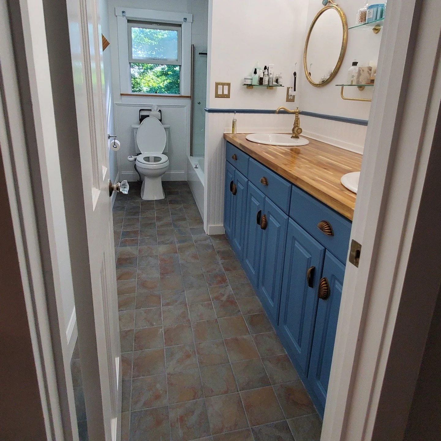 We loved how gorgeous this complete upstairs bathroom remodel came out, new tiles, cabinets, vanity and double sinks! Our team did an amazing job!
.
.
.
.
.
#silverspringremodel #mdremodeling #mdcontractor #mdcontractors #silverspringcontractors #bat