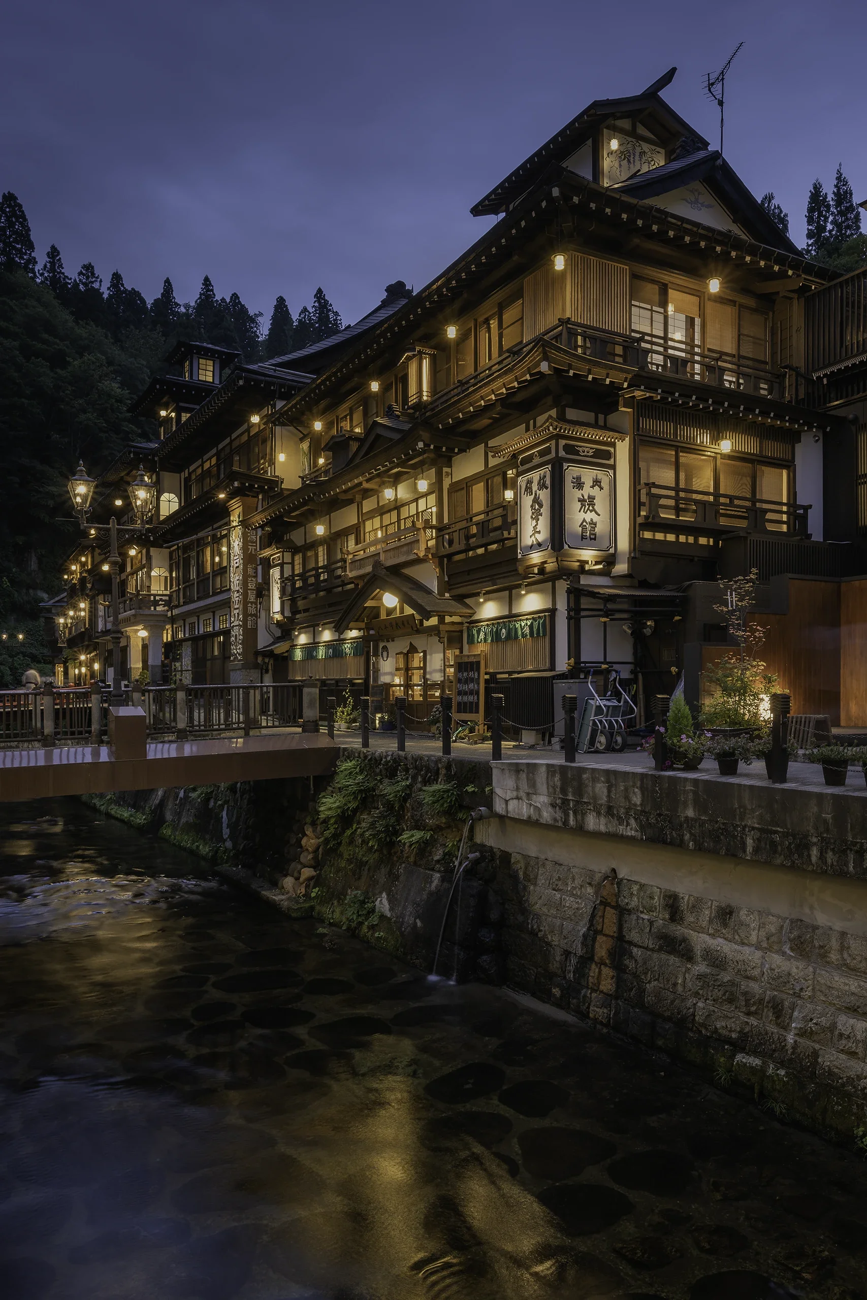 Japan Photographer Nicolas Wauters - Ginzan Onsen Village.webp