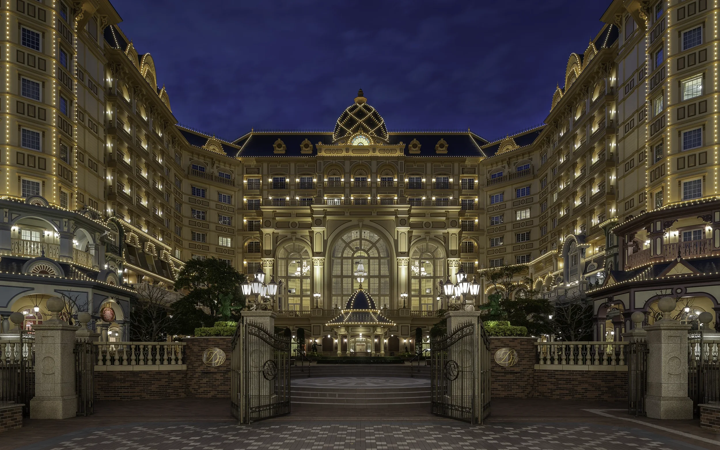 Japan Photographer Nicolas Wauters - Tokyo Disneyland hotel.webp