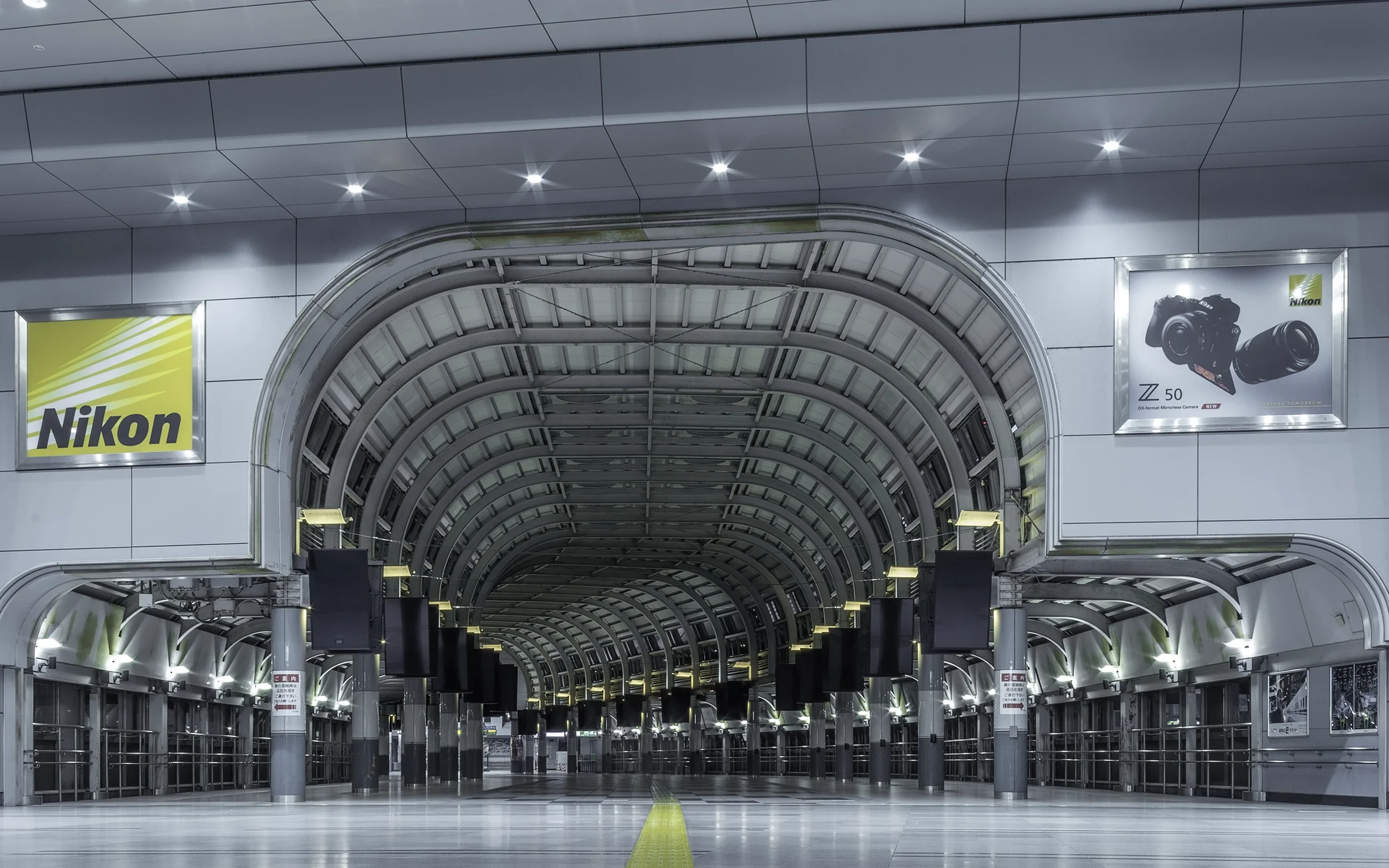 Nicolas Wauters Japan Photographer - Shinagawa Station.webp