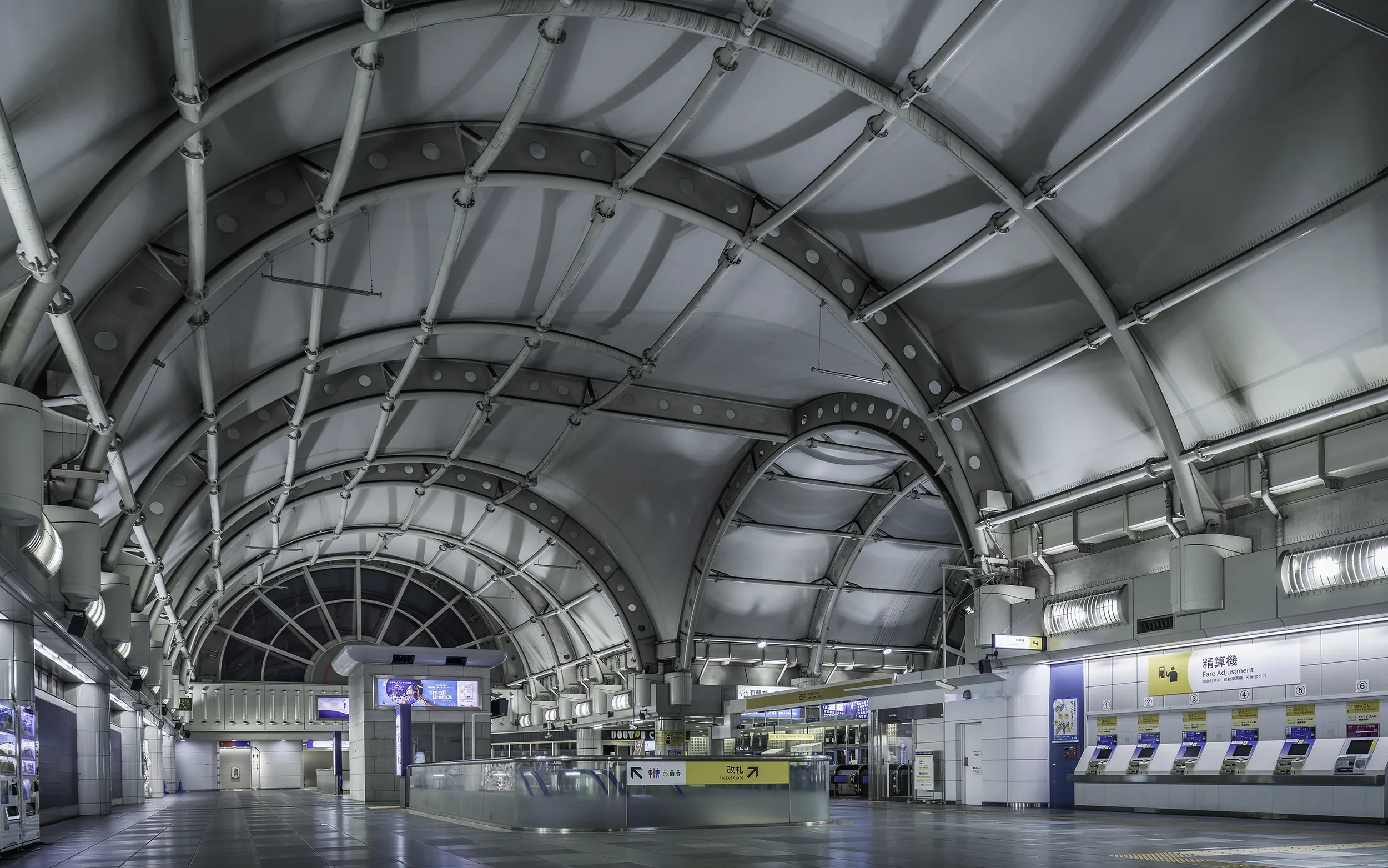 Japan Photographer Nicolas Wauters - Kokusai Tenjijo Station.webp