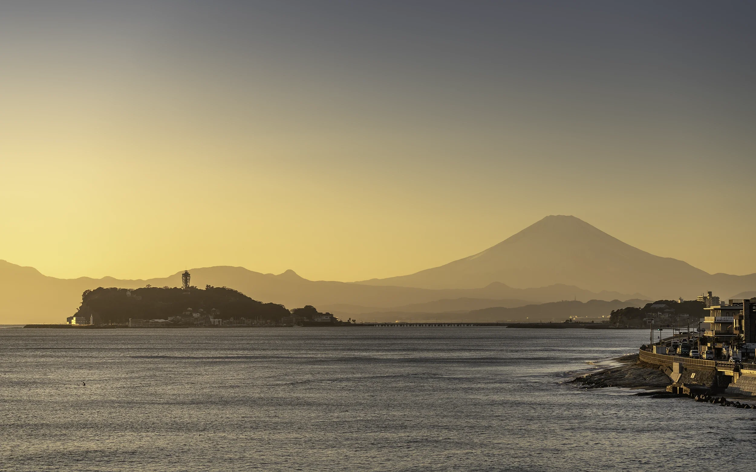 From the coastline of Kamakura, Mount Fuji appears far beyond Enoshima Island. On exceptionally clear winter evenings, the mountain seems to float above the horizon, linking the Pacific coast with Japan's most iconic landscape.