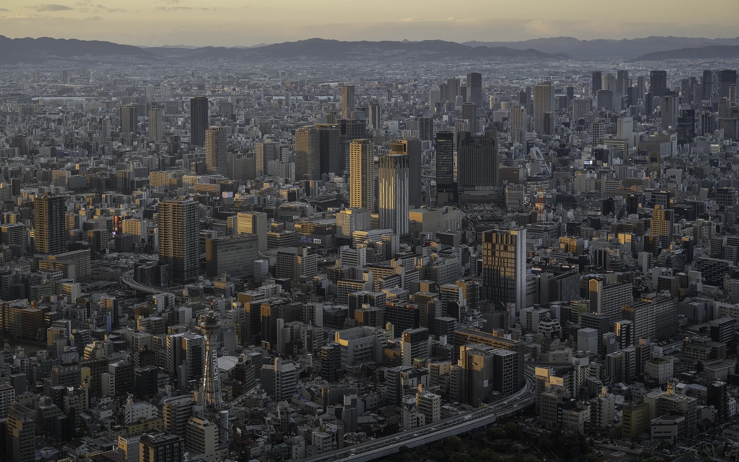 Japan Photographer Nicolas Wauters - Osaka Haruka 300.webp