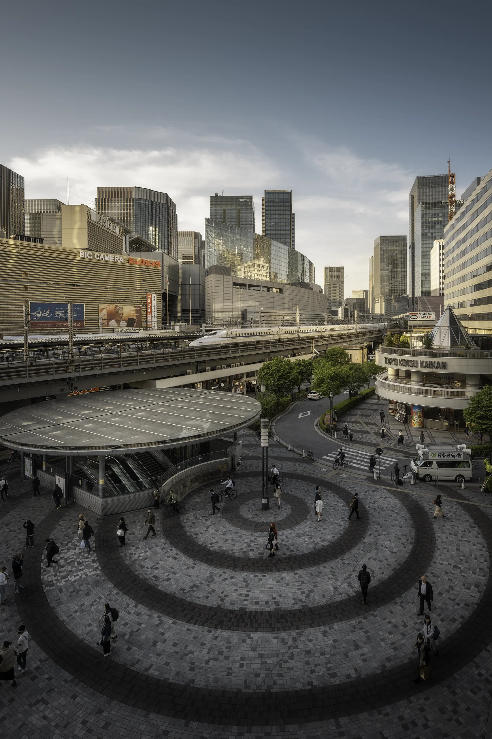 Japan Photographer Nicolas Wauters - Yurakucho Shinkansen.webp
