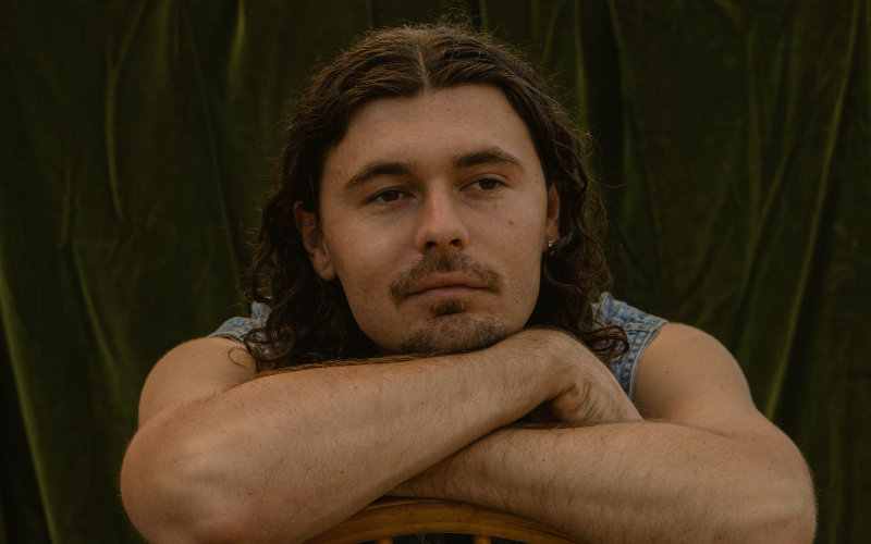 Finn Pearson unveils spiraling alt-country anthem 'Silver Tray'