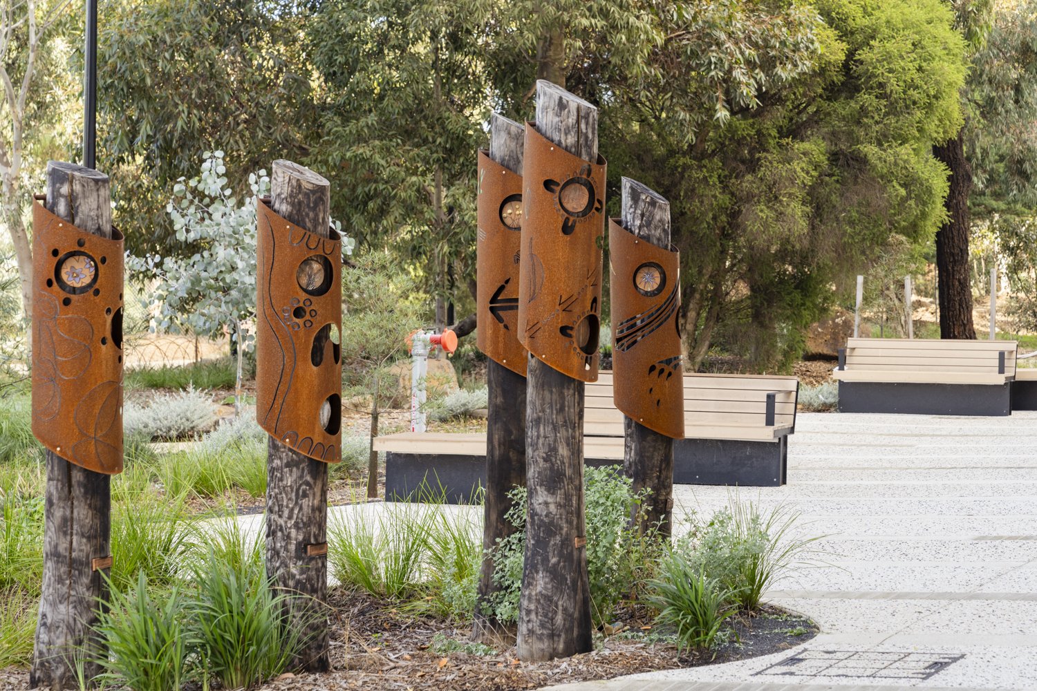 Art Poles: KANGAN HACCOE
