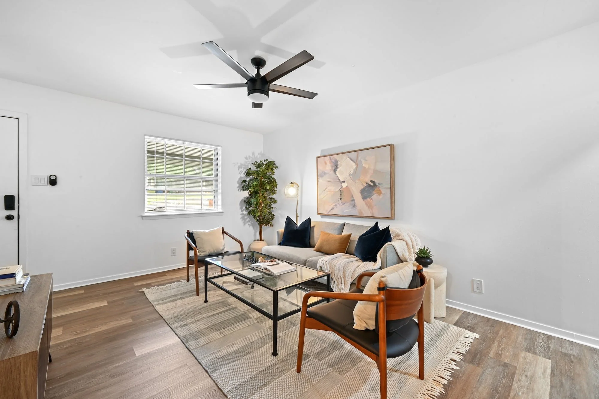 Cooper Ln | Cozy Modern Home Staging in Garrison Park, South Austin
