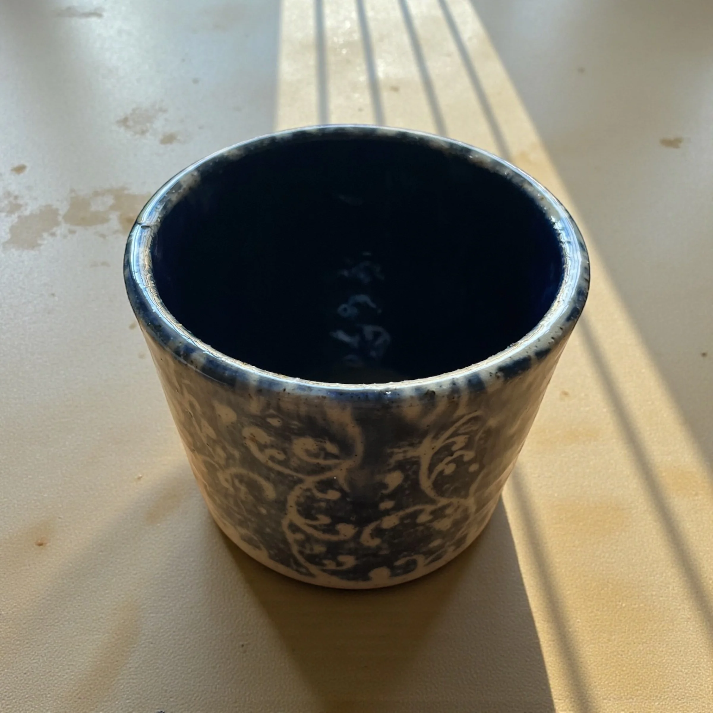 Handleless navy-blue mug