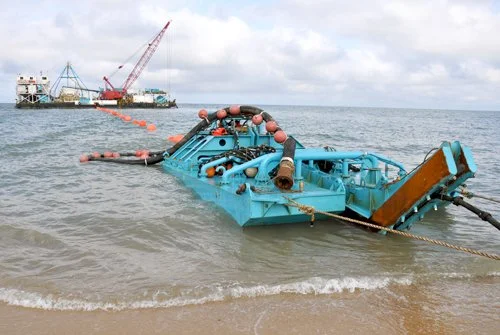 Jetting sled laying submarine cable ashore