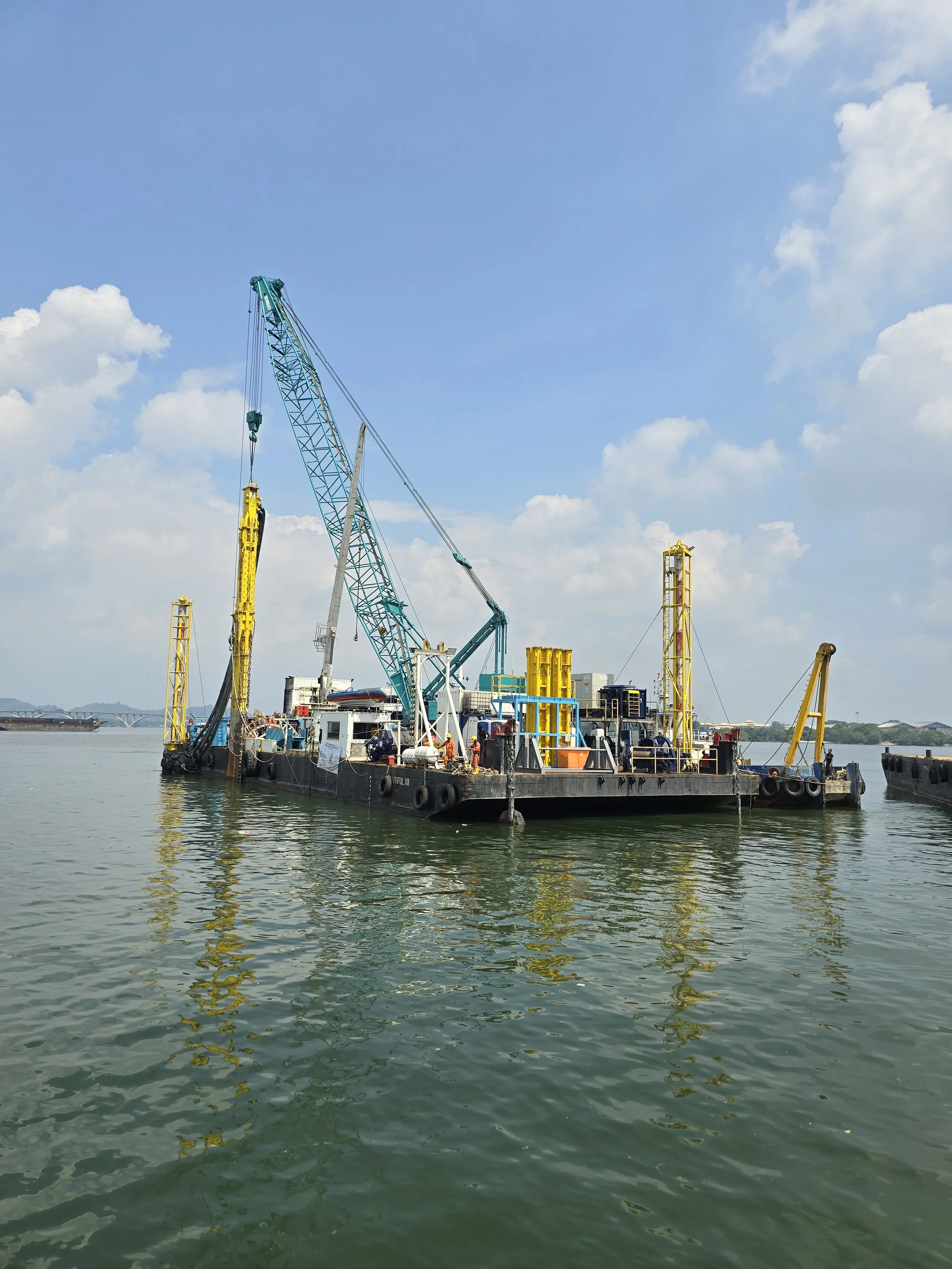 Shallow Water Subsea Cable Installation barge with Vertical Injector