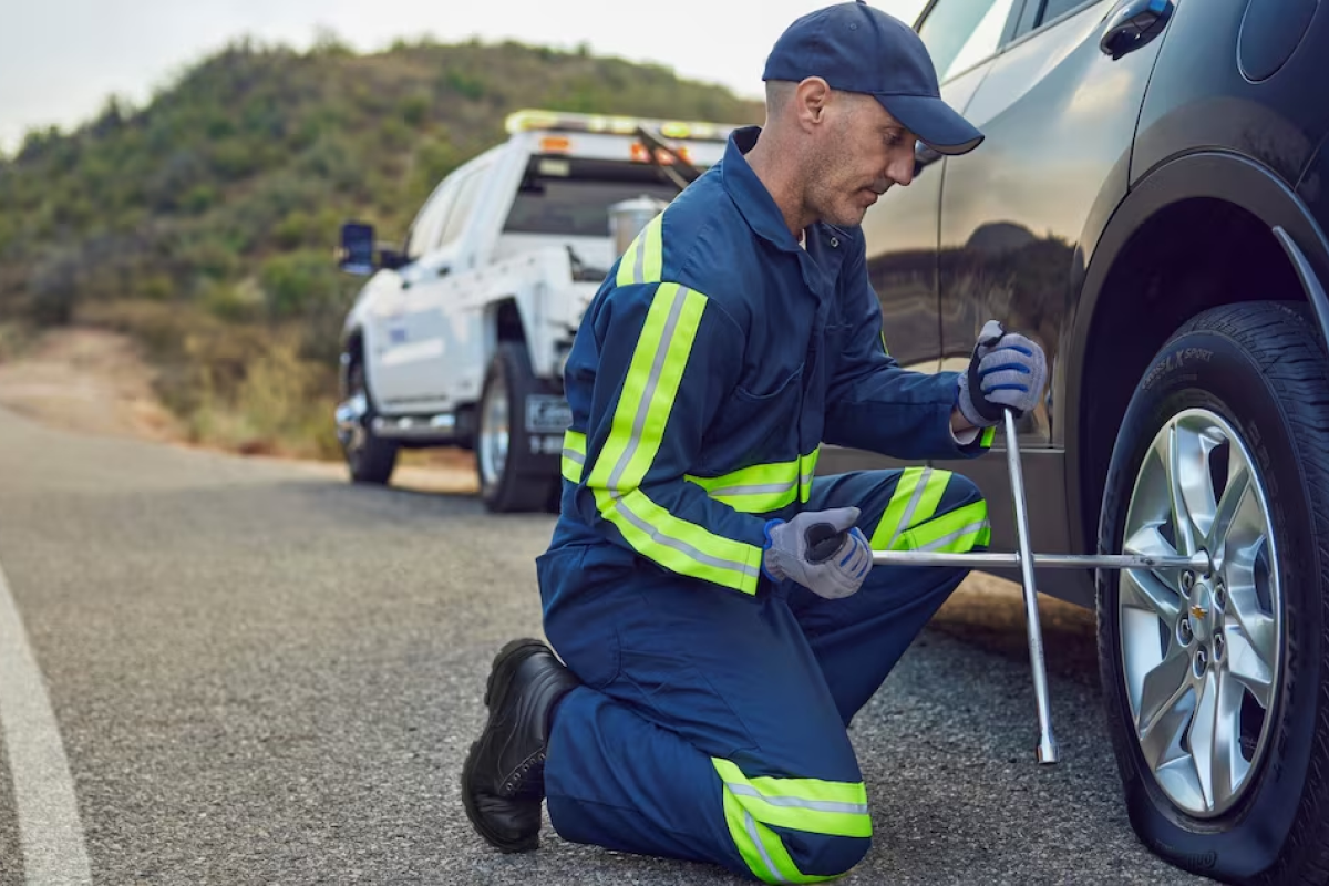 The Benefits of Choosing a Local Roadside Assistance Company Over National Chains
