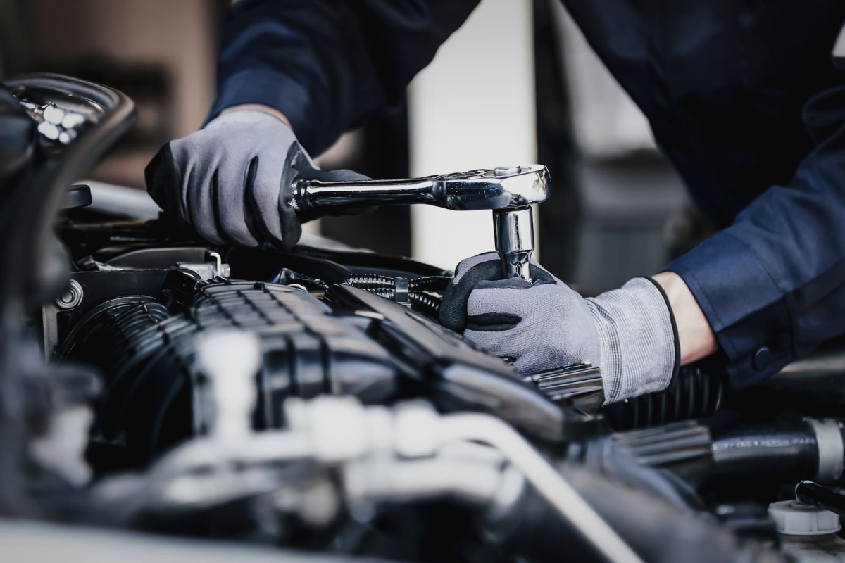 Why Vehicle Maintenance Can Reduce Emergency Roadside Calls