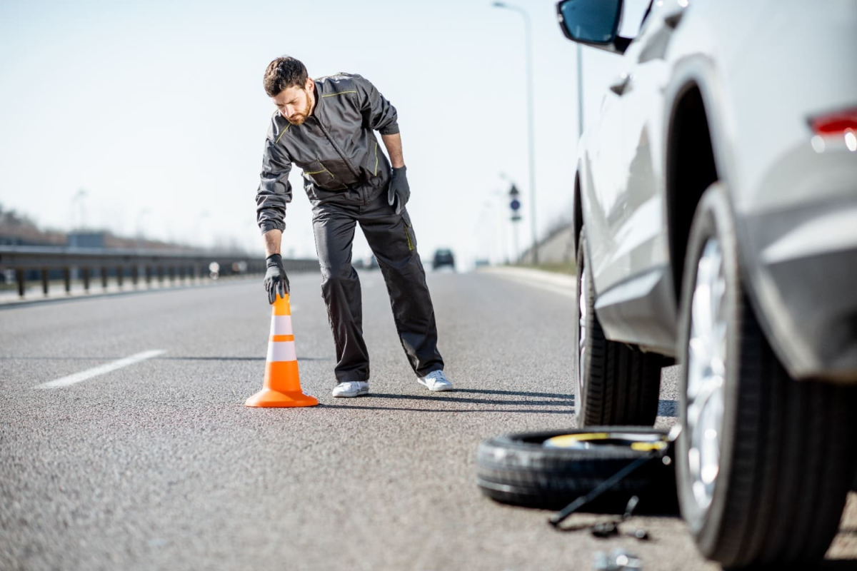 What to Do Immediately After a Flat Tire on the Road