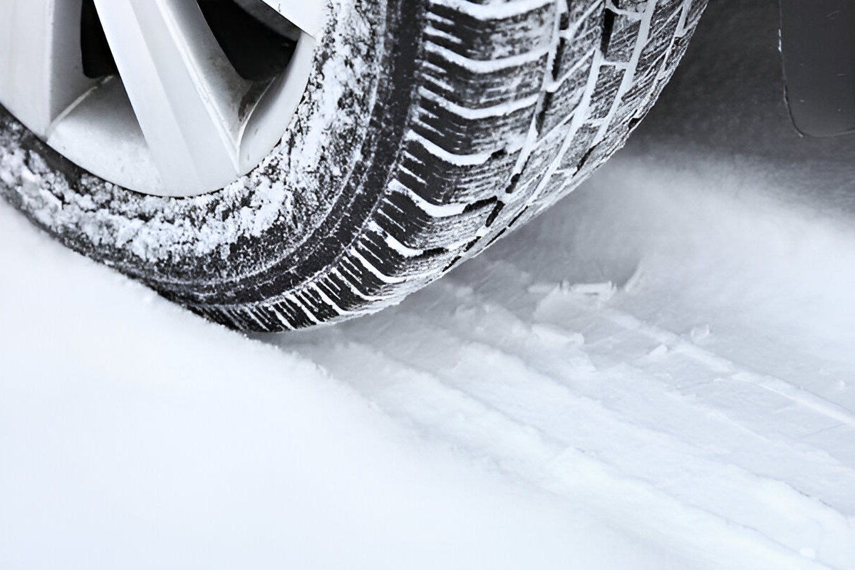 How Temperature Drops Affect Tire Pressure and Increase Flat Risks