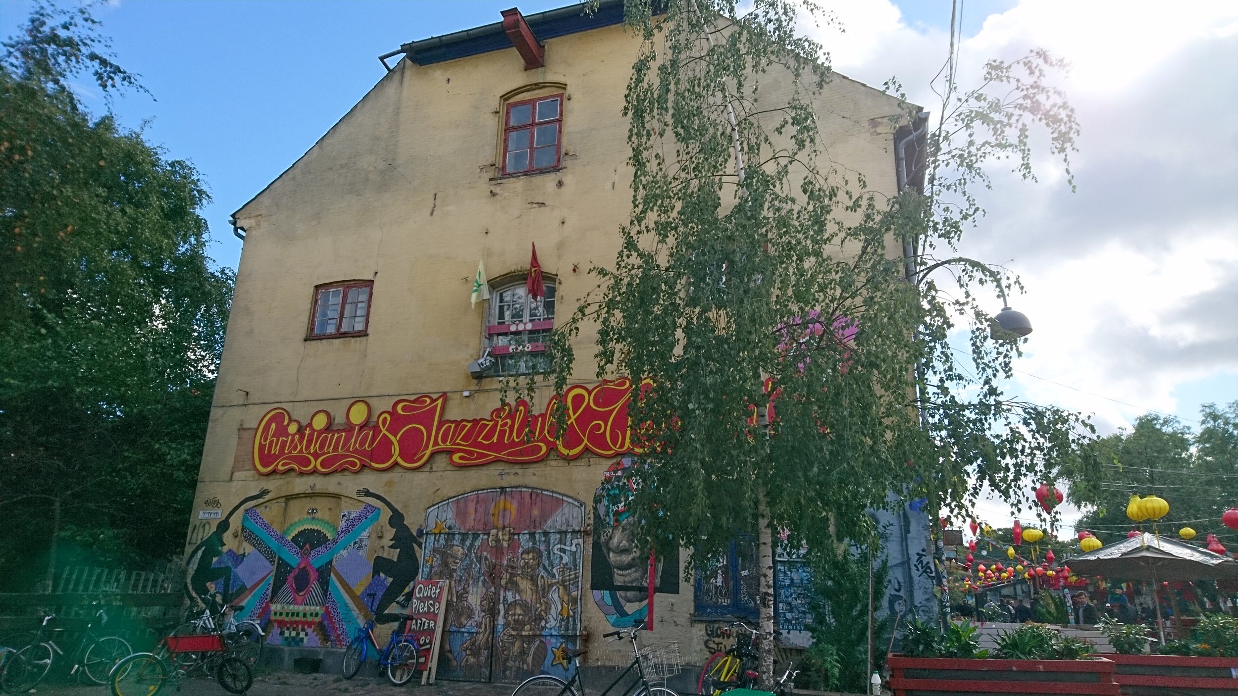FORTÆLLEFORESTILLINGER & DRUM CIRCLE FOR KIDS i Christiania Børneteater