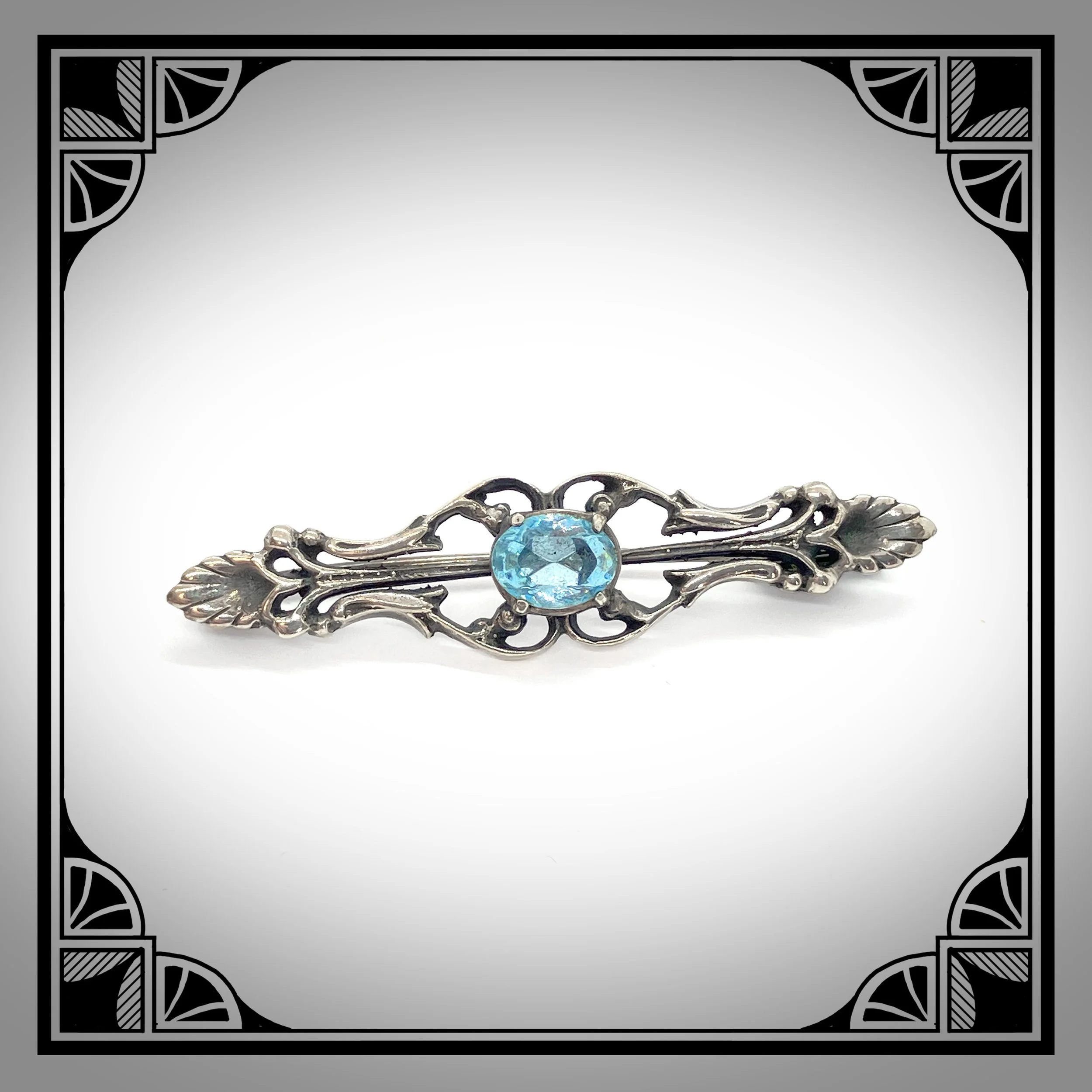 1940s Silver openwork brooch set with blue faceted gemstone