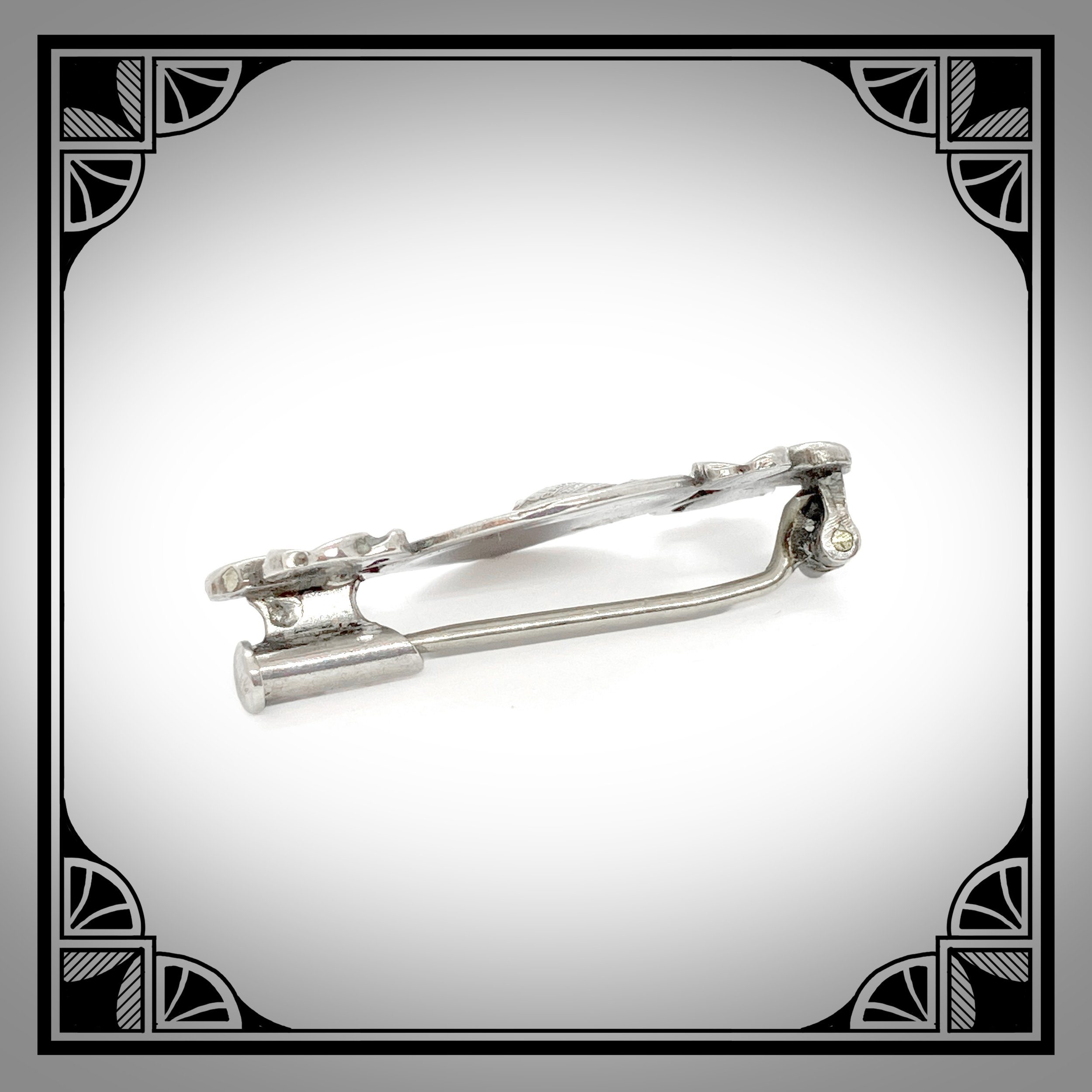 1920s Silver-plated Art-Nouveau brooch with clovers and Breton medallion 2.jpg