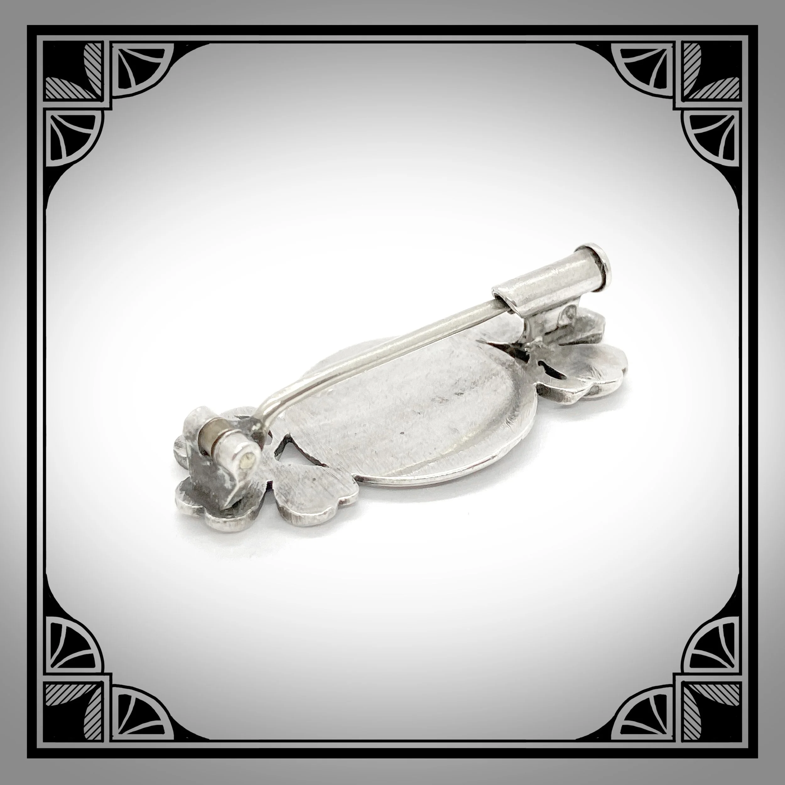 1920s Silver-plated Art-Nouveau brooch with clovers and Breton medallion 3.jpg