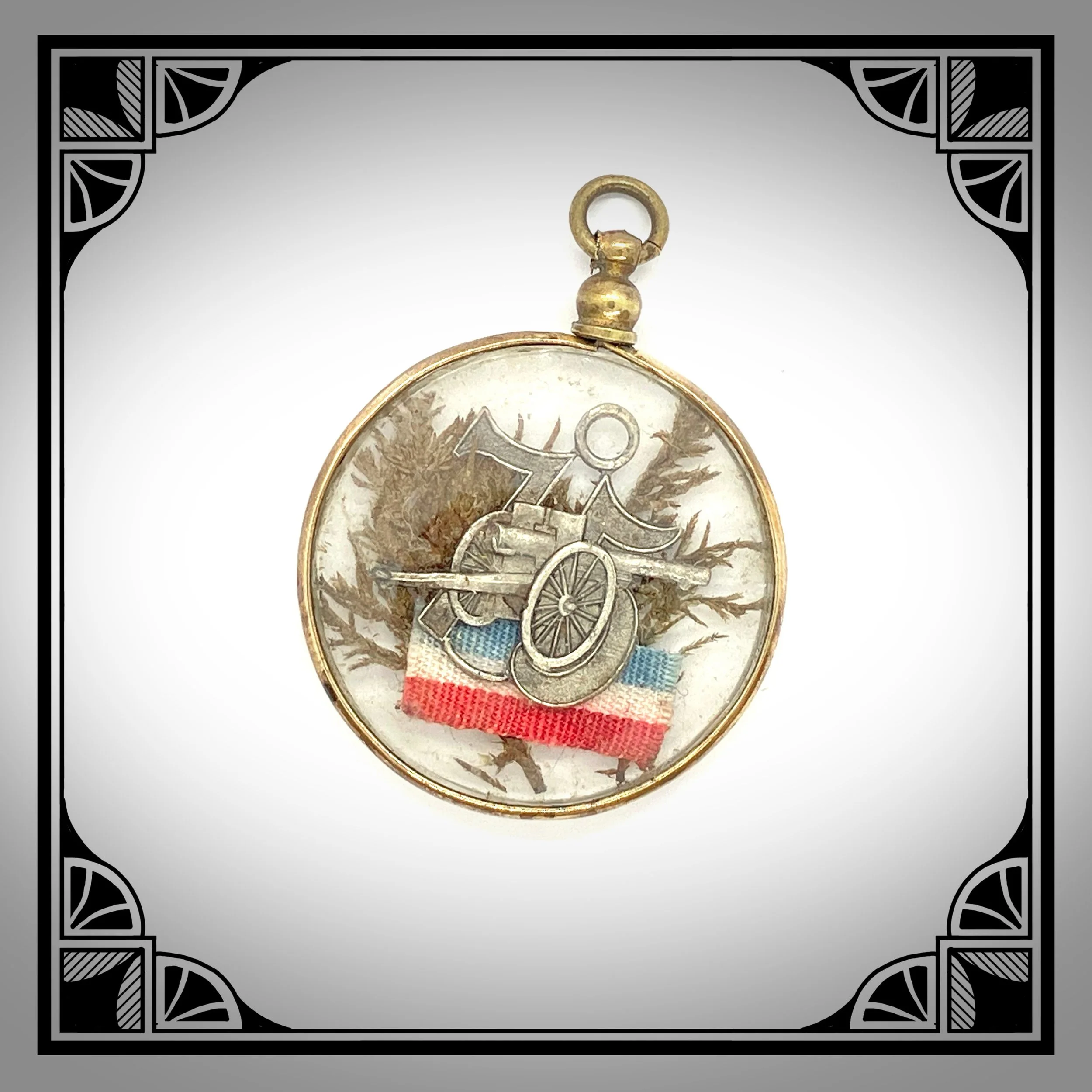 1914-1918 French ww1 “Canon de 75” Patriotic Glass Pendant