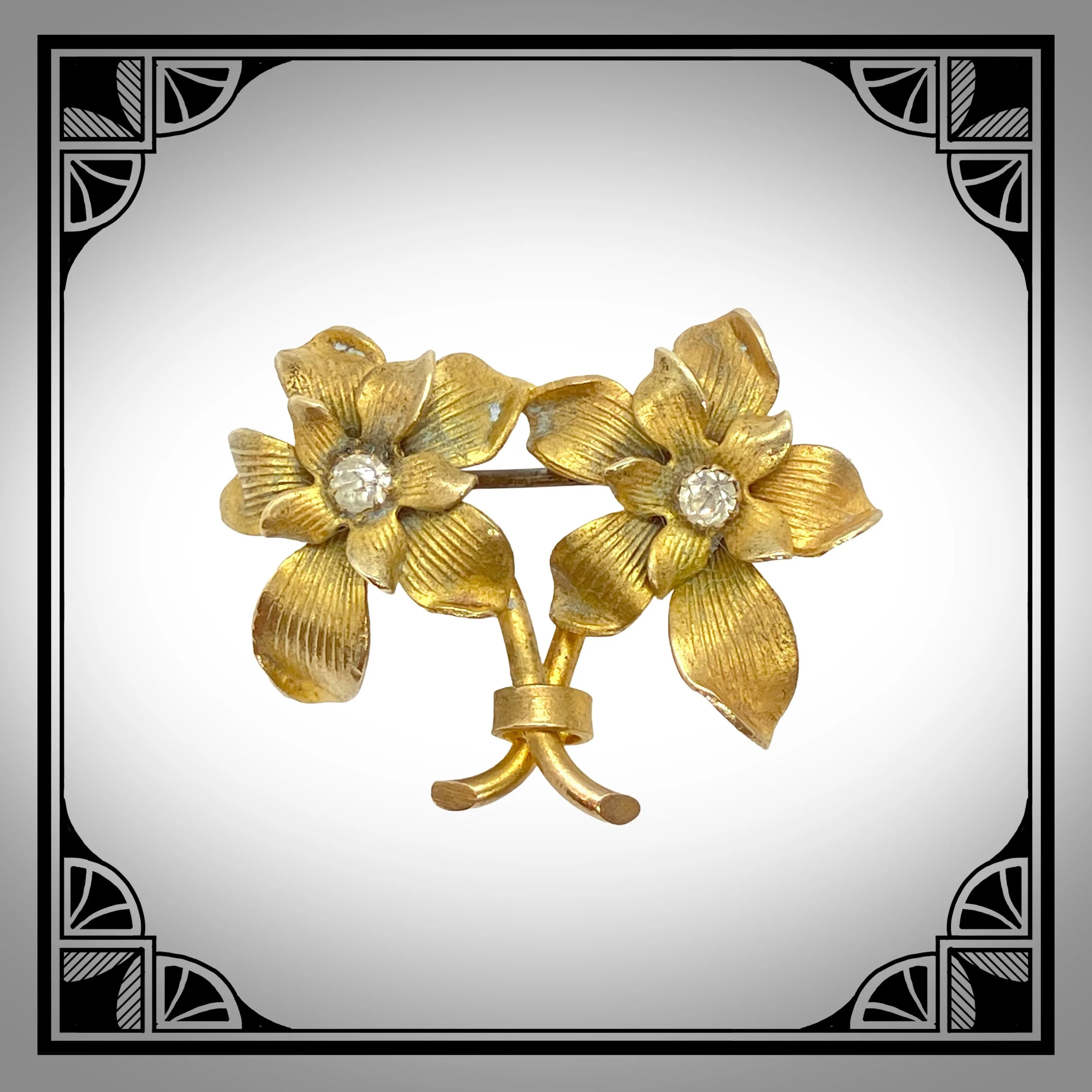 1900s Gold Plated Art-Nouveau flower brooch set with rhinestones