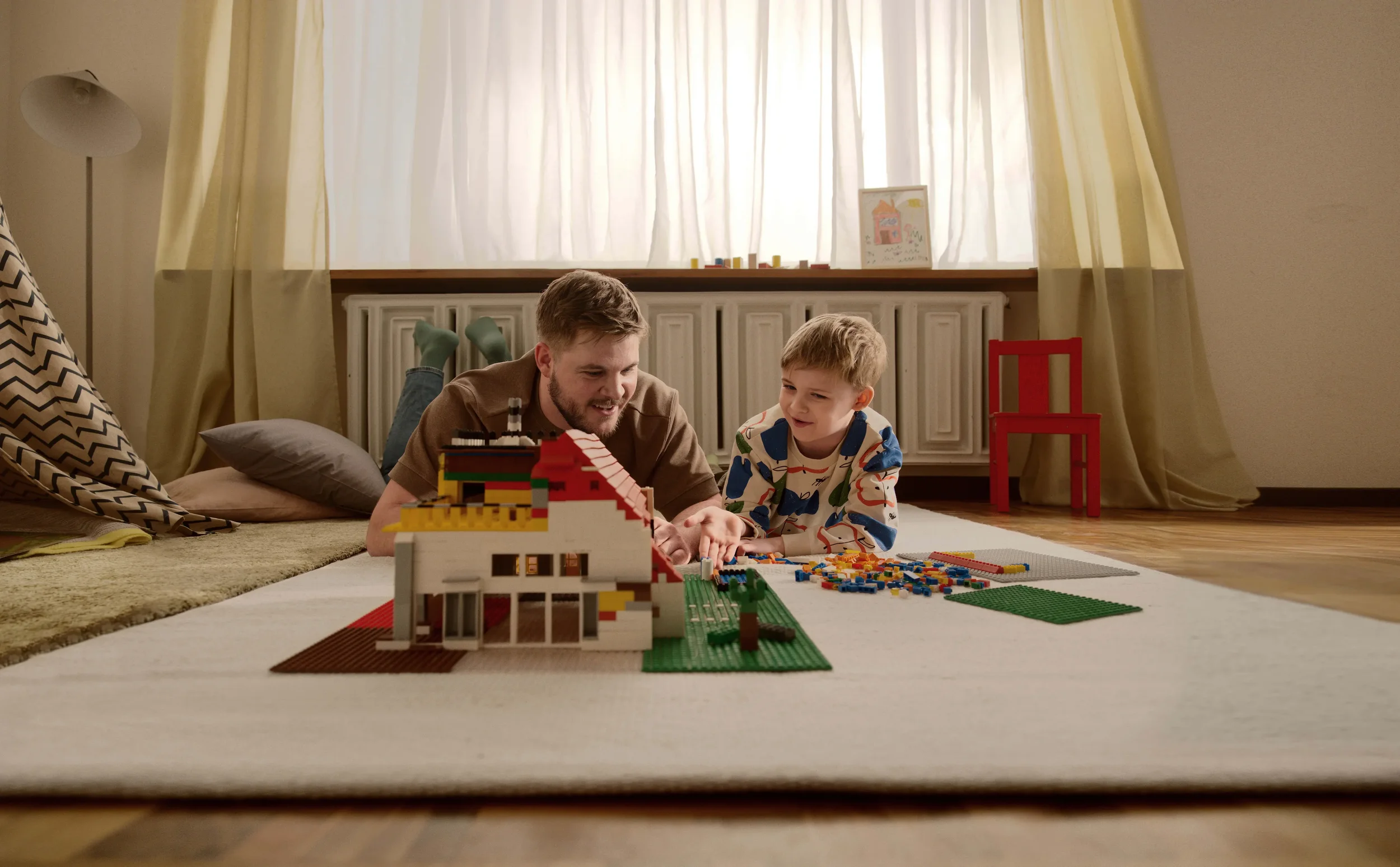 UBS positions itself as a decision-making aid with a new campaign aimed at the private client segment