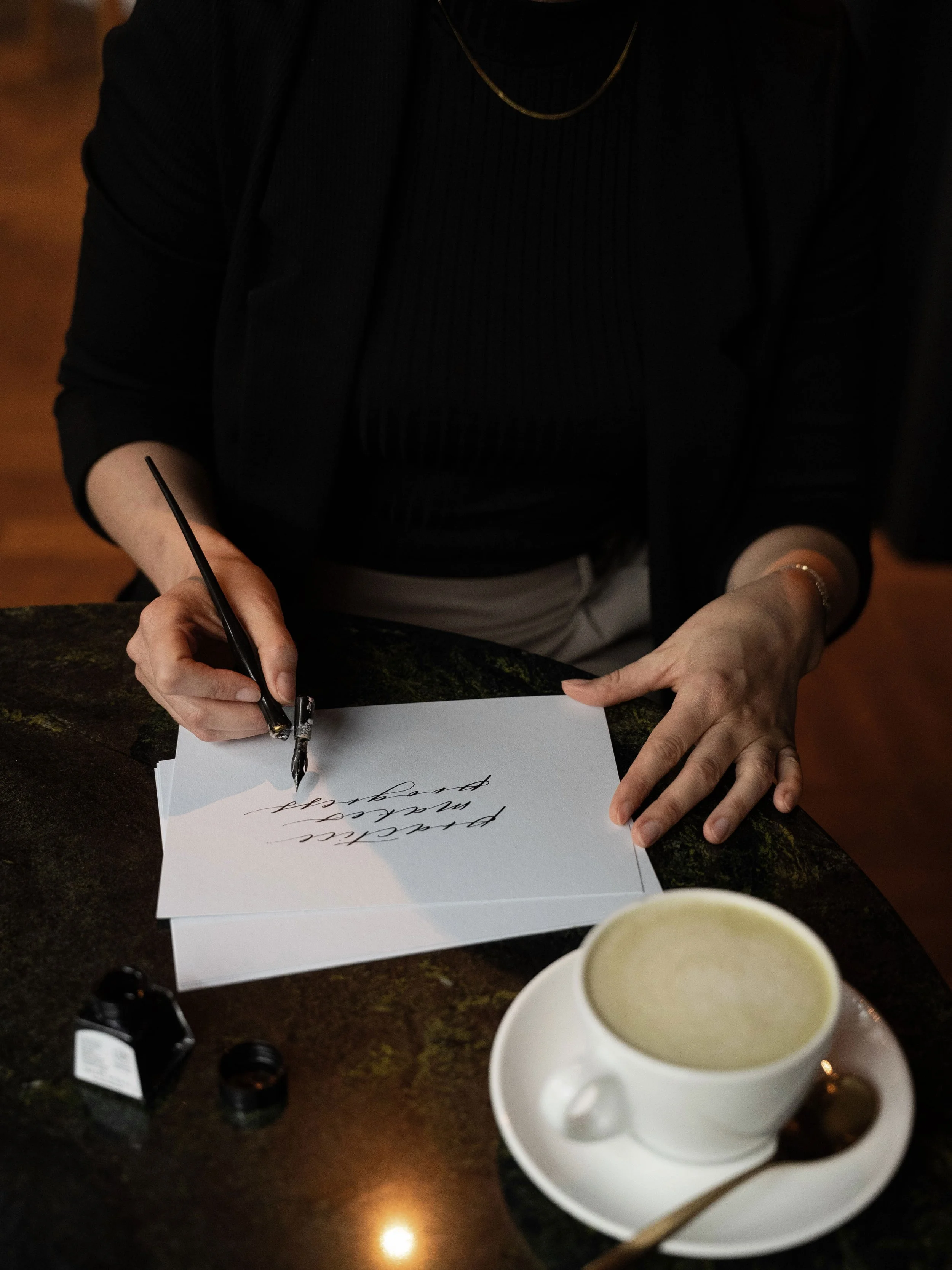 Kalligrafie auf Papier, moderne Kalligrafie lernen