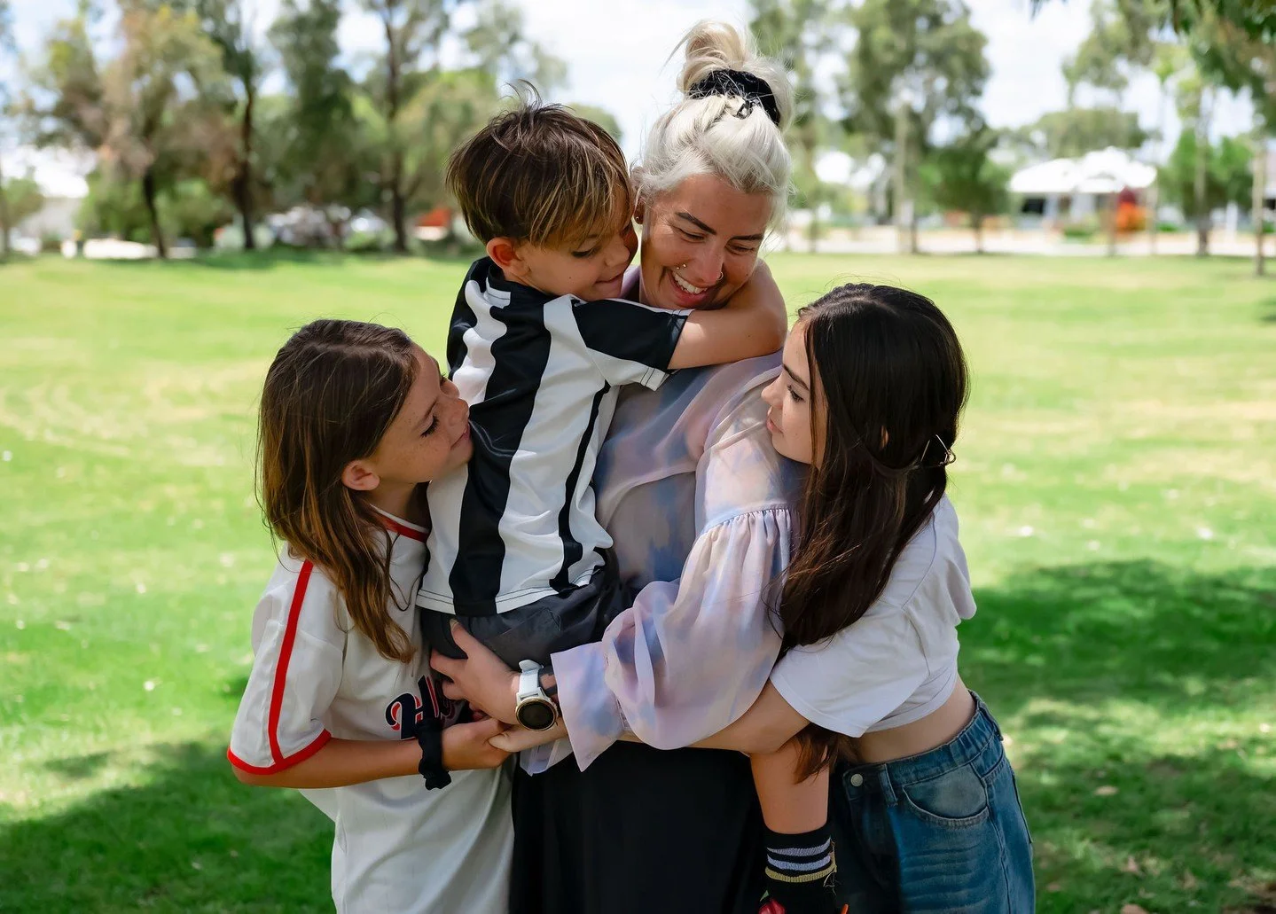 1️⃣ Have you ever ignored your instincts?
2️⃣ Or felt the need to justify your parenting choices?
💫 I get it! I lived like that for years.
💭 But everything changed when I realised I couldn't keep doubting myself. I sought support, learnt to self‑re