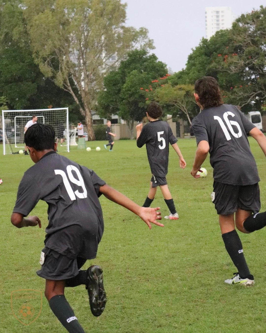 ☔️ A little rain wasn't stopping this group.

Plenty of touches, plenty of energy, and plenty of fun despite the weather. ⚽️🔥

That's football.