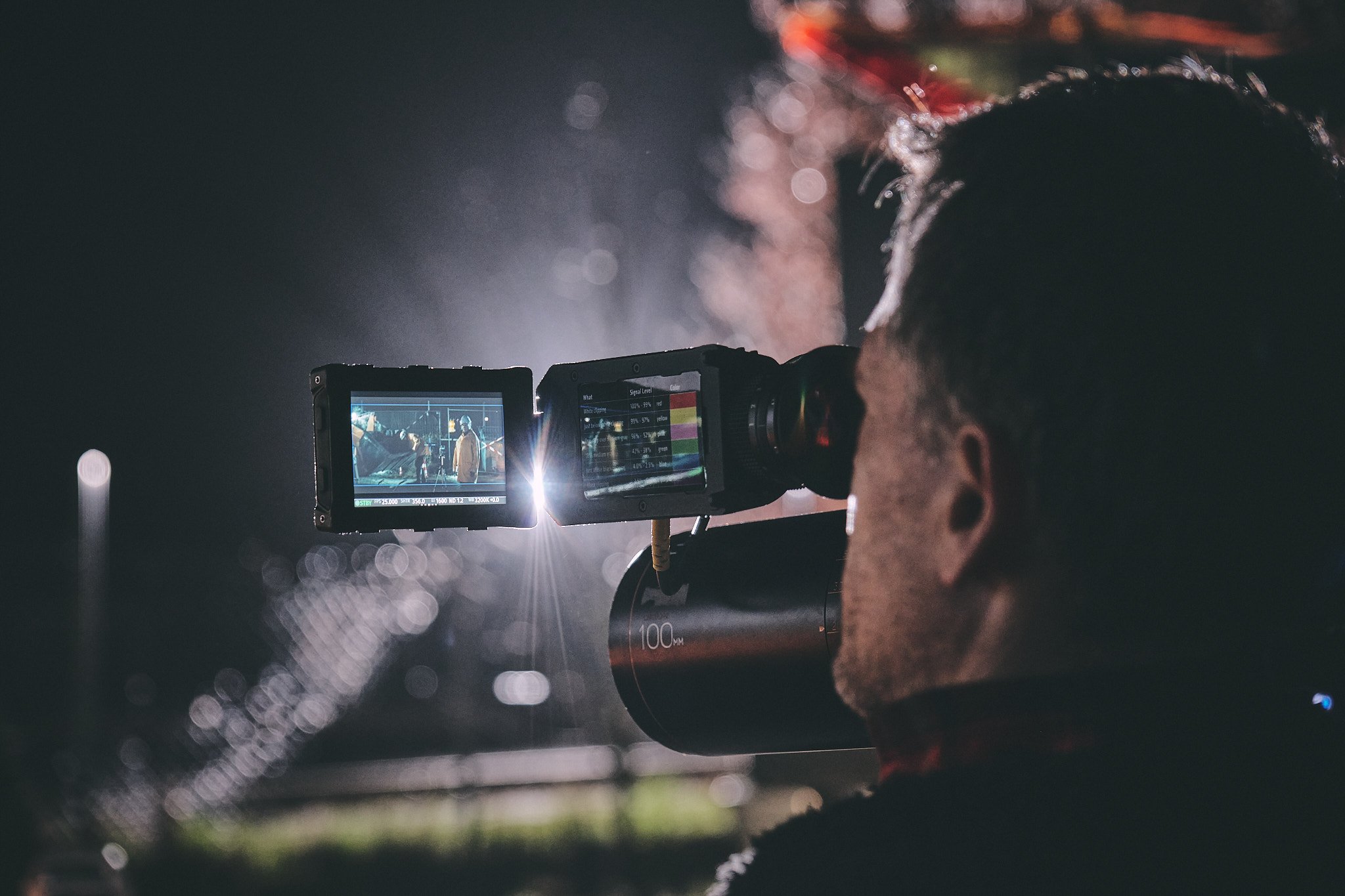 Marvin filmt eine Szene für einen TV Spot. 