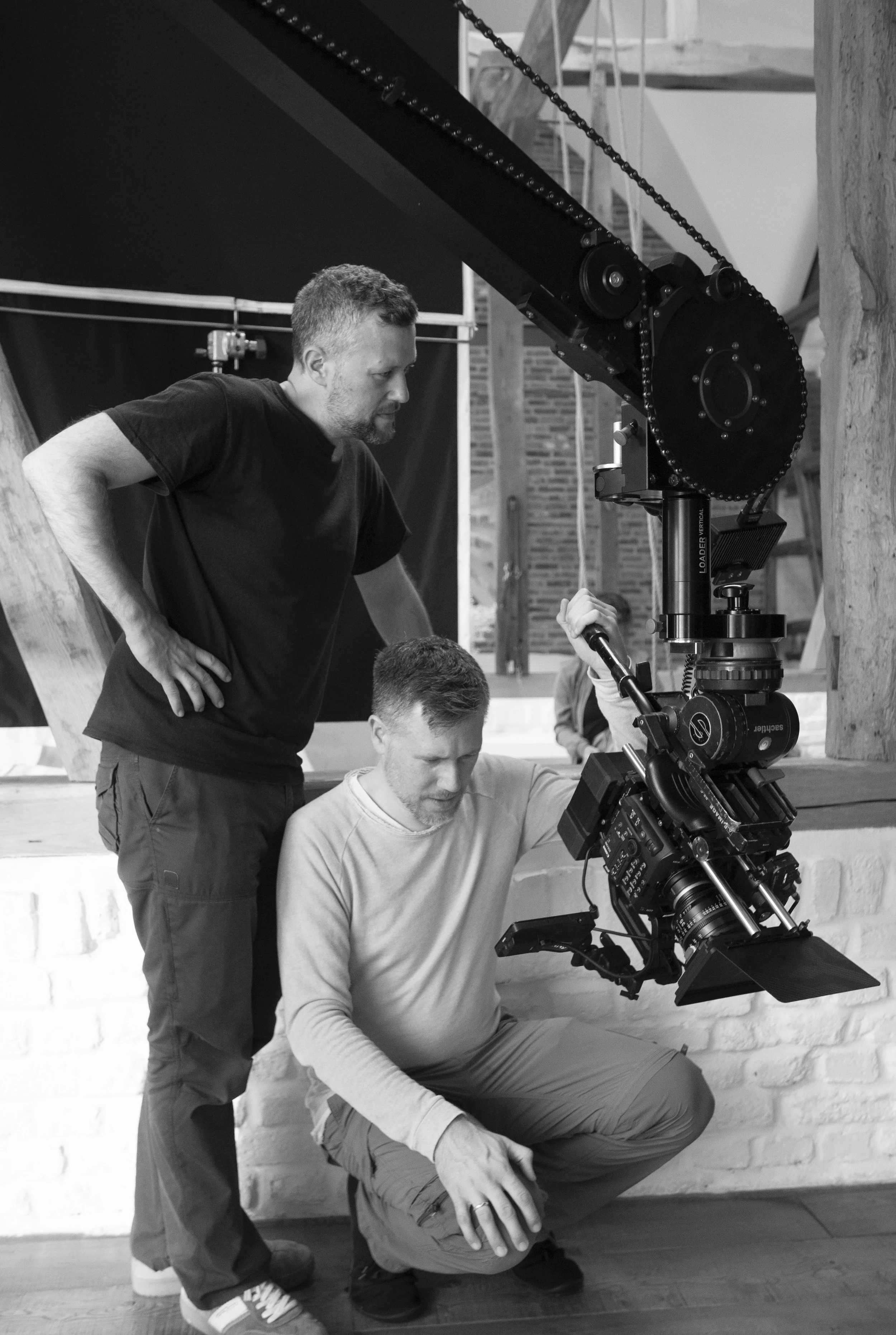 Jaco und Marvin Beydemüller nutzen den Nu.Tron Kamerakran für eine Filmszene.