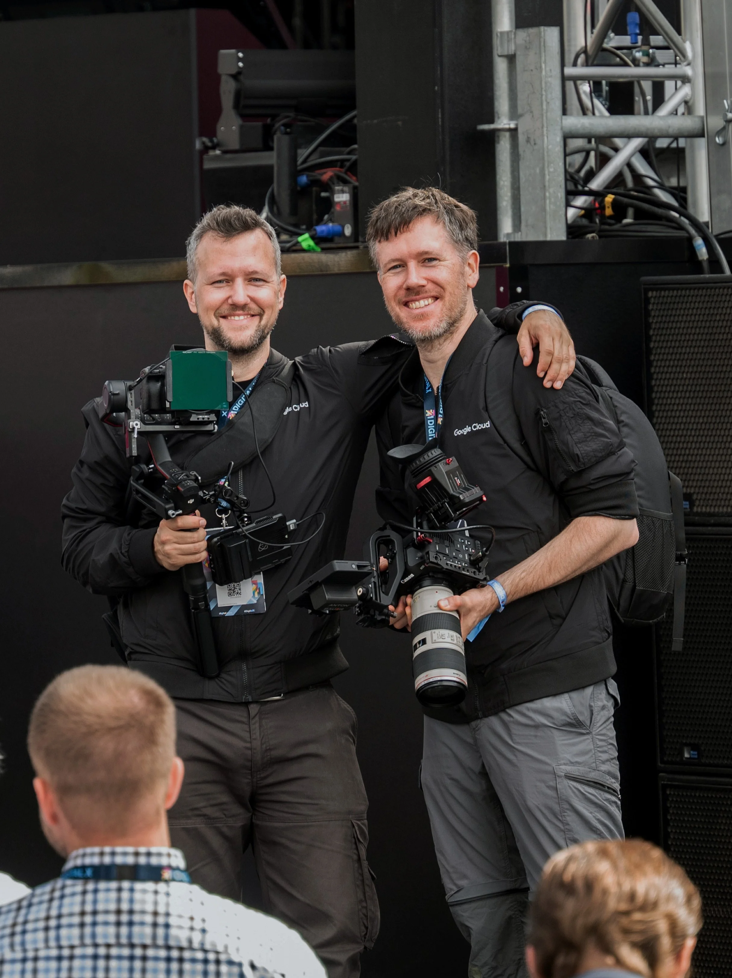 Die Brüder Jaco und Marvin bei der Arbeit auf einer Messe.