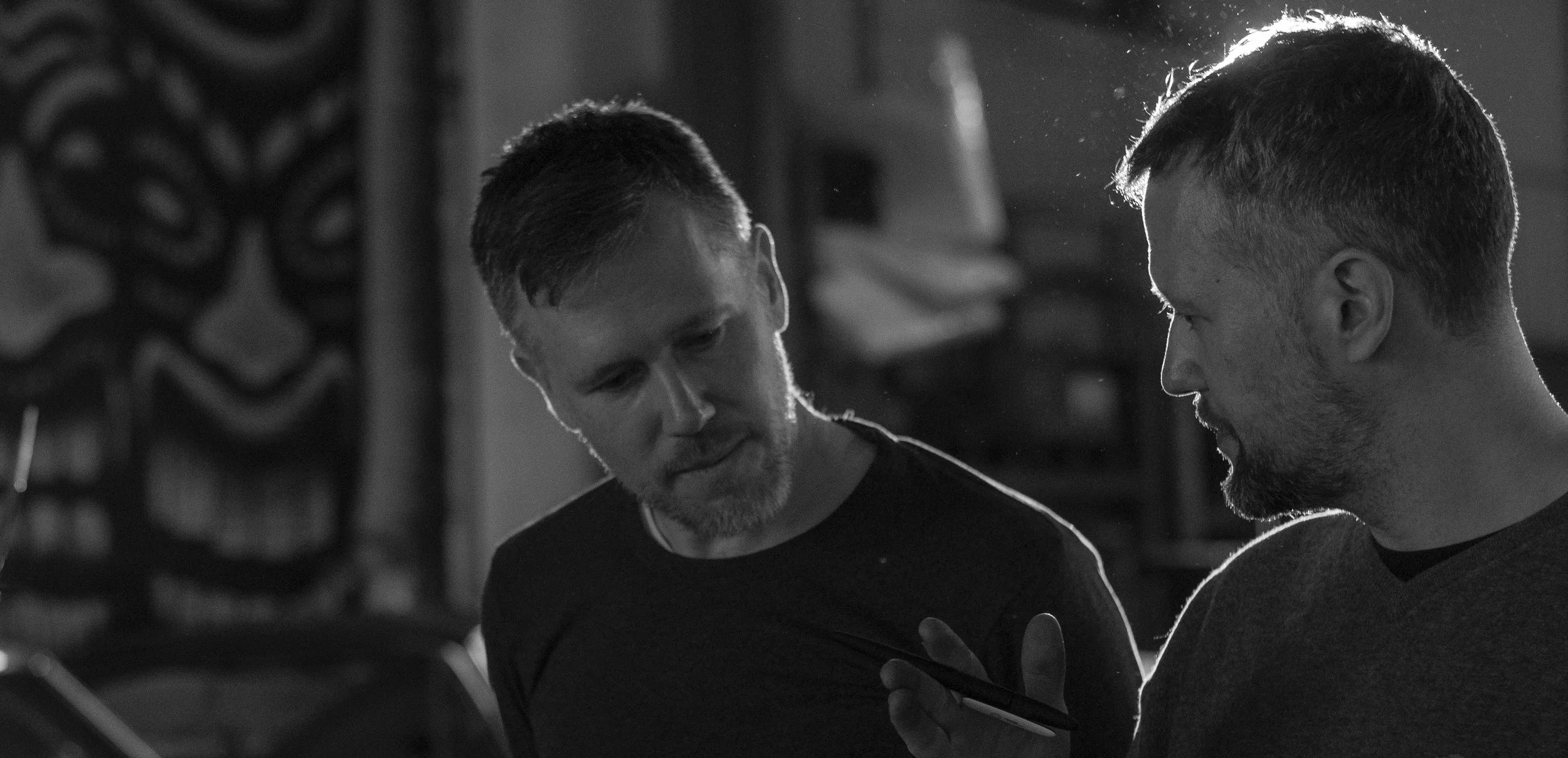 Jaco und Marvin am Set für einen Werbespot. Sie führen Regie.