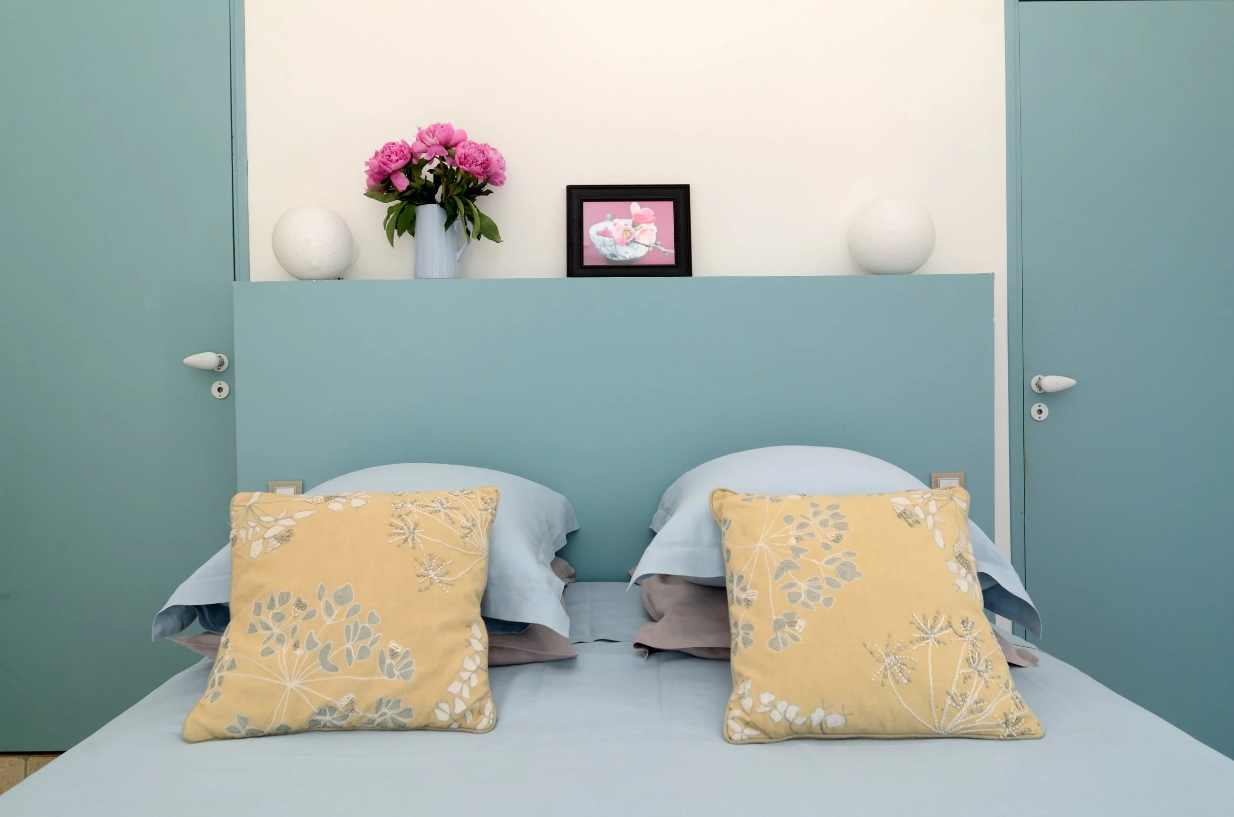 chambre bleue détail coussins 2.jpg
