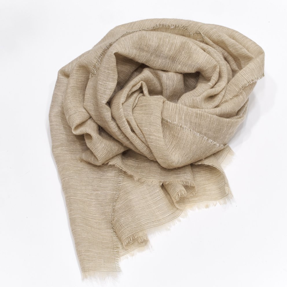 Soft-scarf-made-of-linen-and-wool-blend-fabric-and-means-for-natural-tie-dyeing-1.jpg