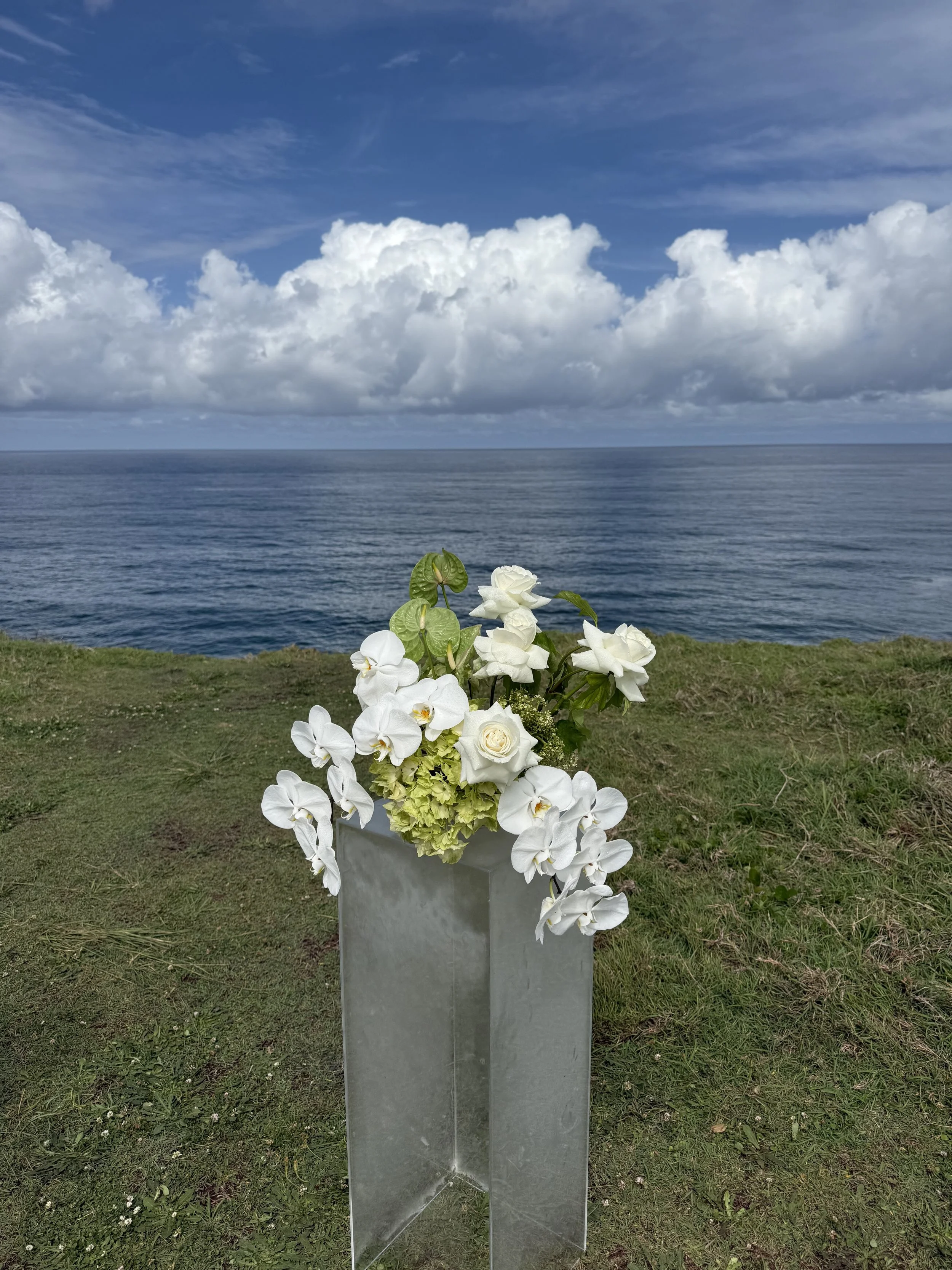 White and green florals for a wedding