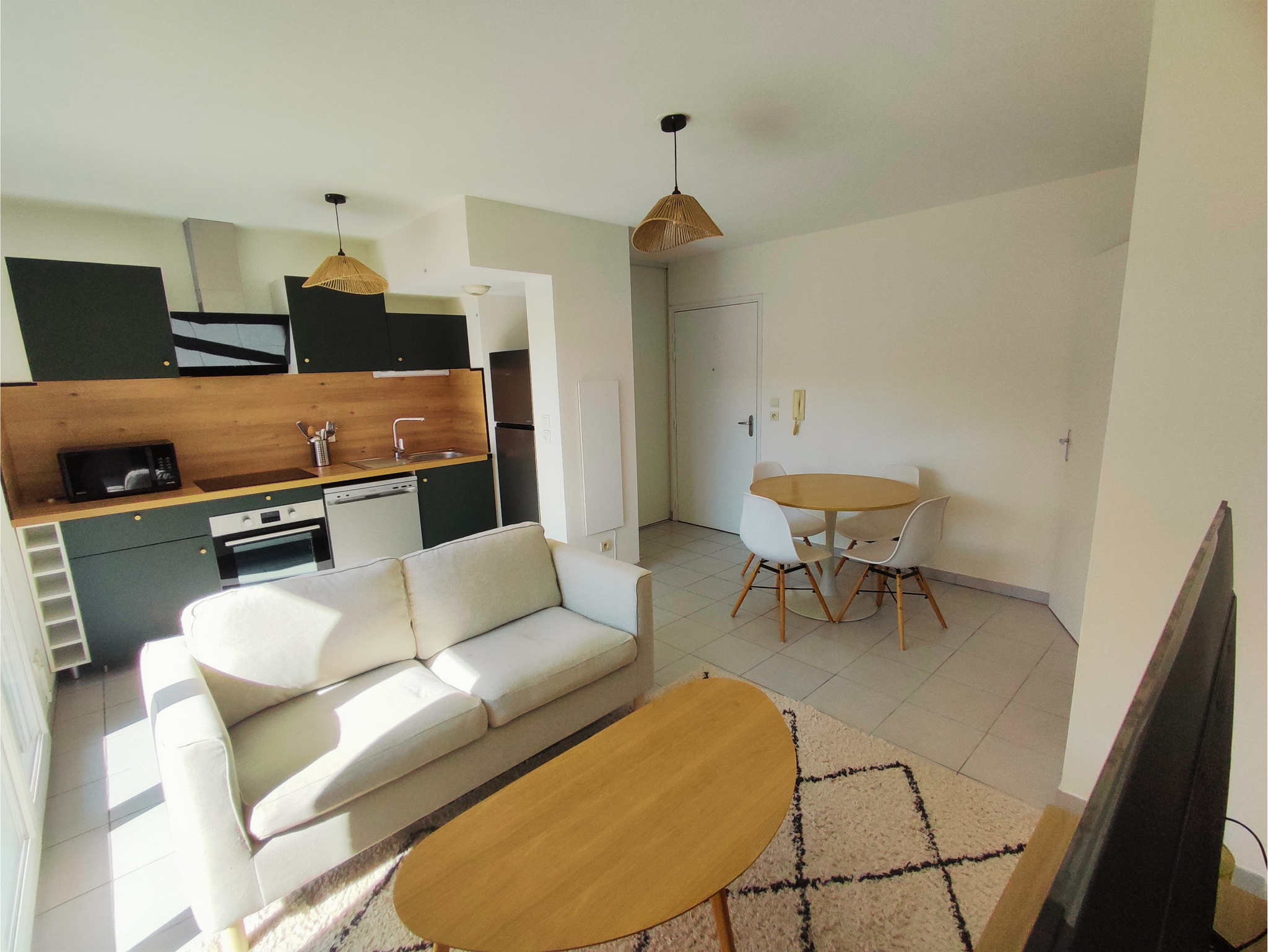 Après : Appartement chaleureux, meublé en seconde main