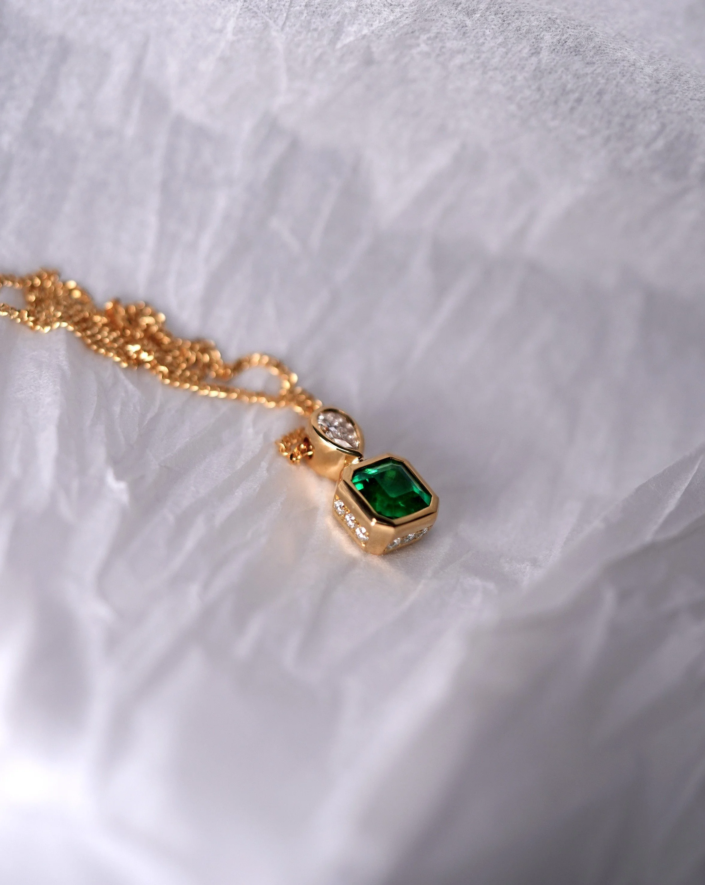 Natural-Emerald-Pear-Shaped-Diamond-Pendant-Necklace-Lena-Cohen.jpg