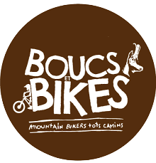 Logo d'un café ou d'une boutique appelée 'Bouc's BIKES', dédiée aux vélos, motos de montagne, ou à la randonnée.